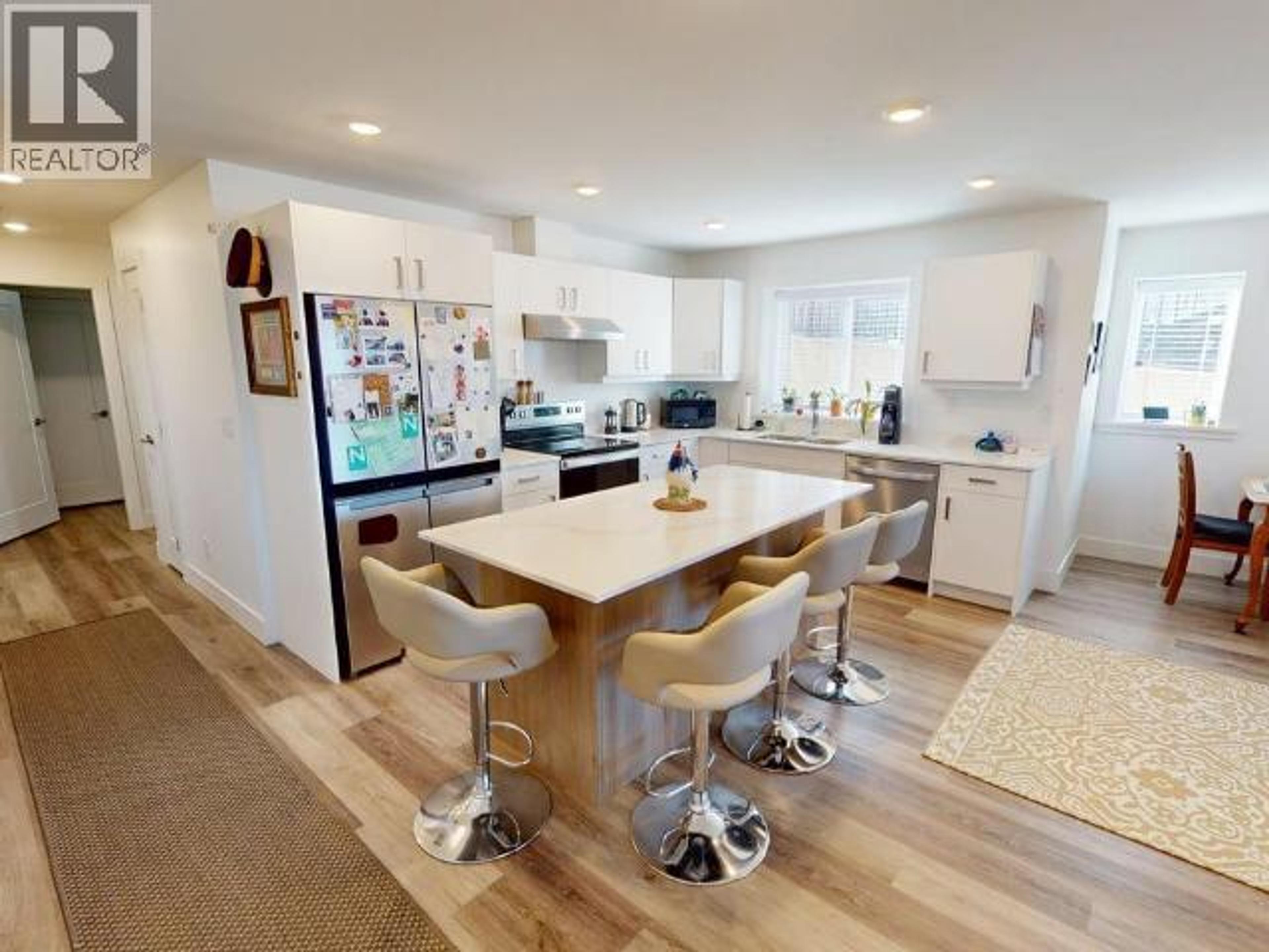 #B4 6900 BURNABY STREET - 9