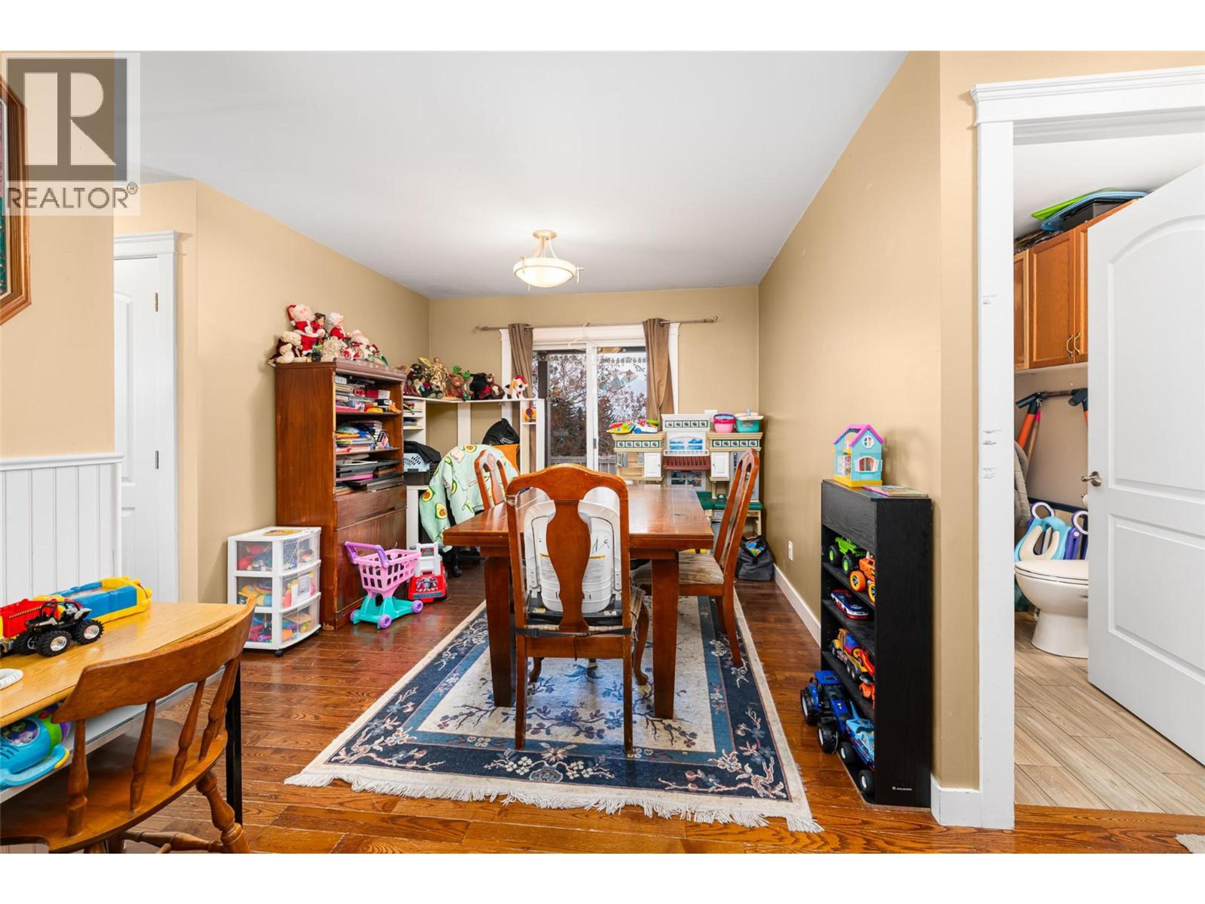 902 MURDOCH STREET - 7