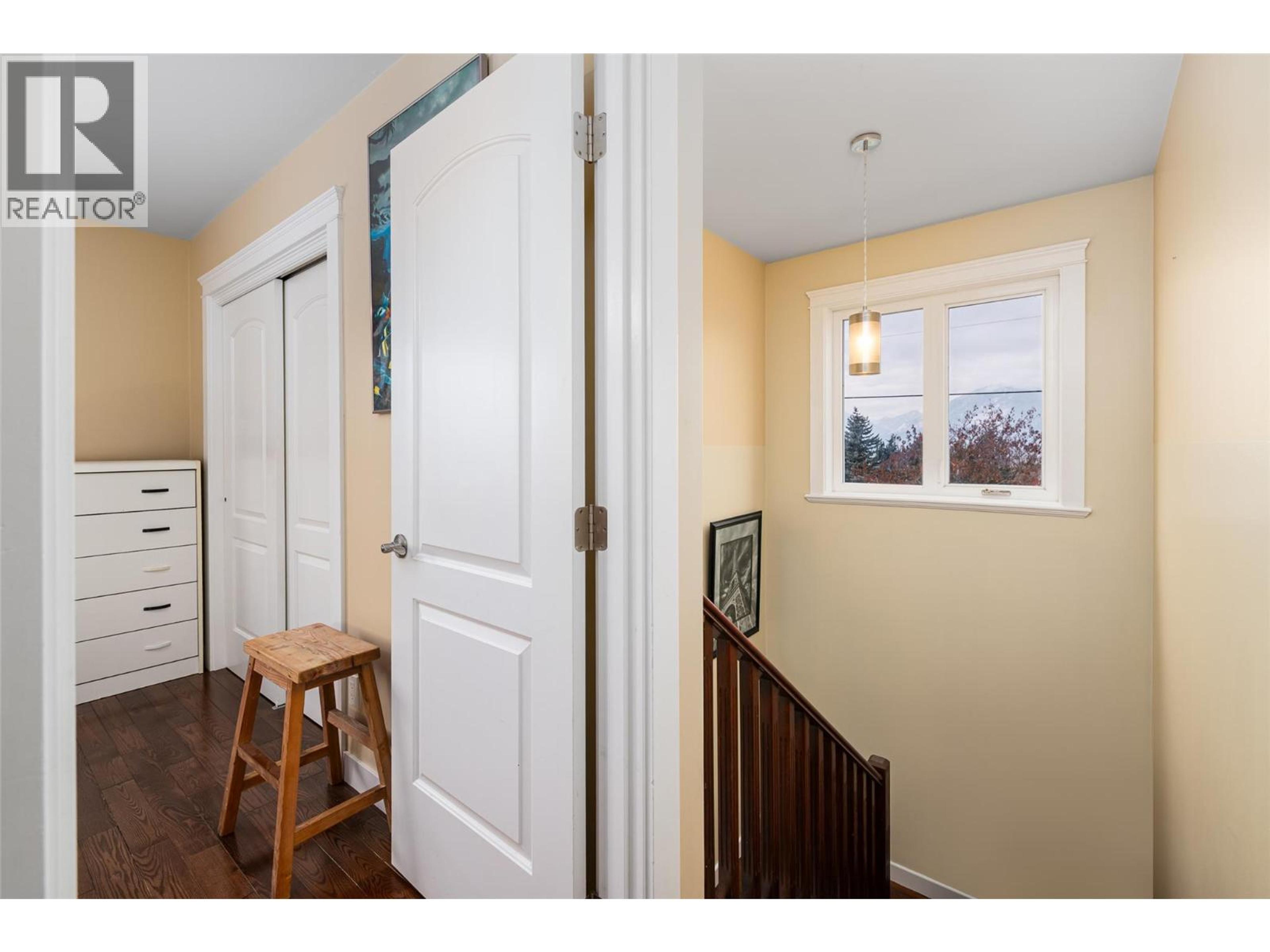 902 MURDOCH STREET - 12