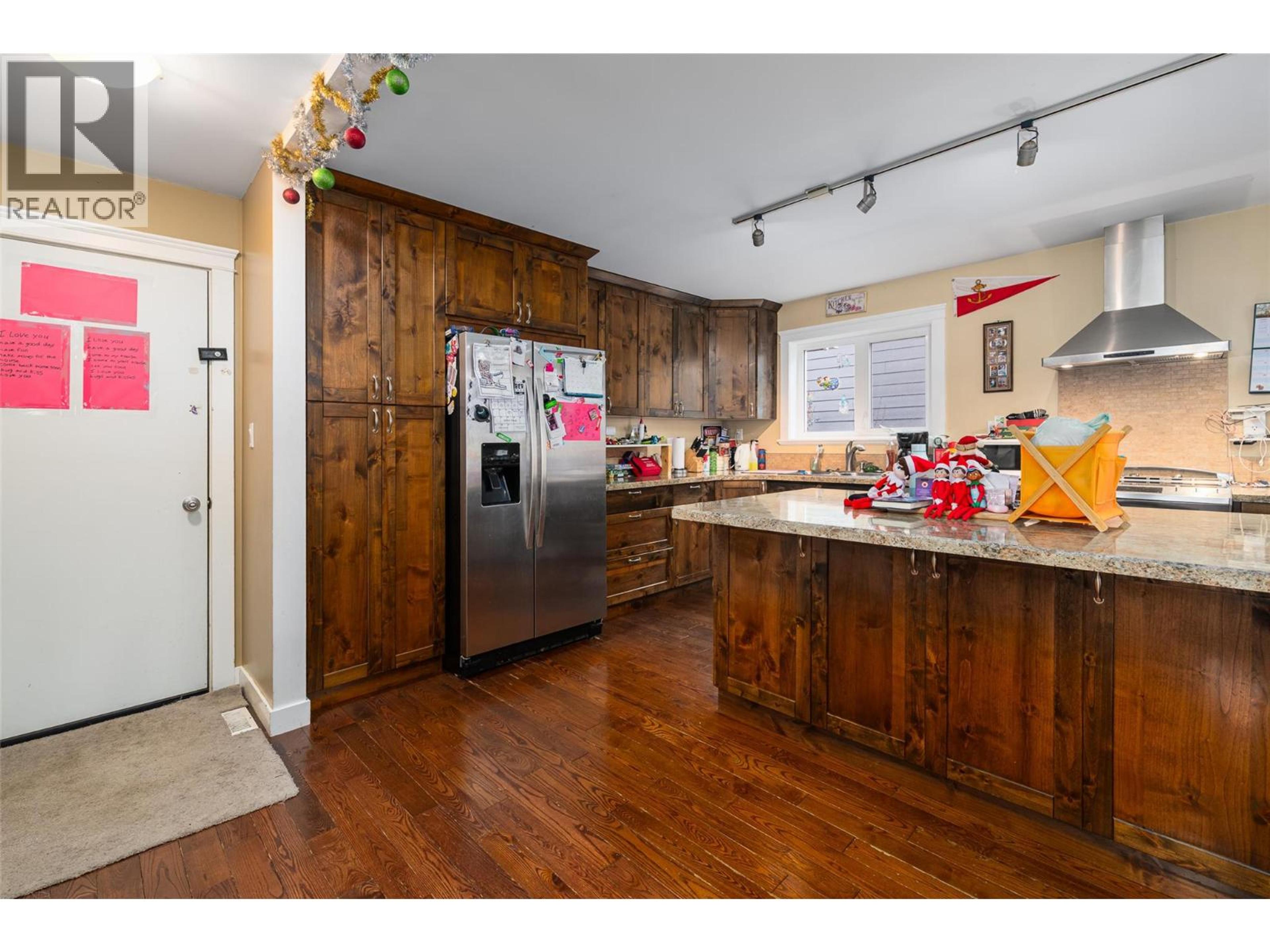 902 MURDOCH STREET - 5