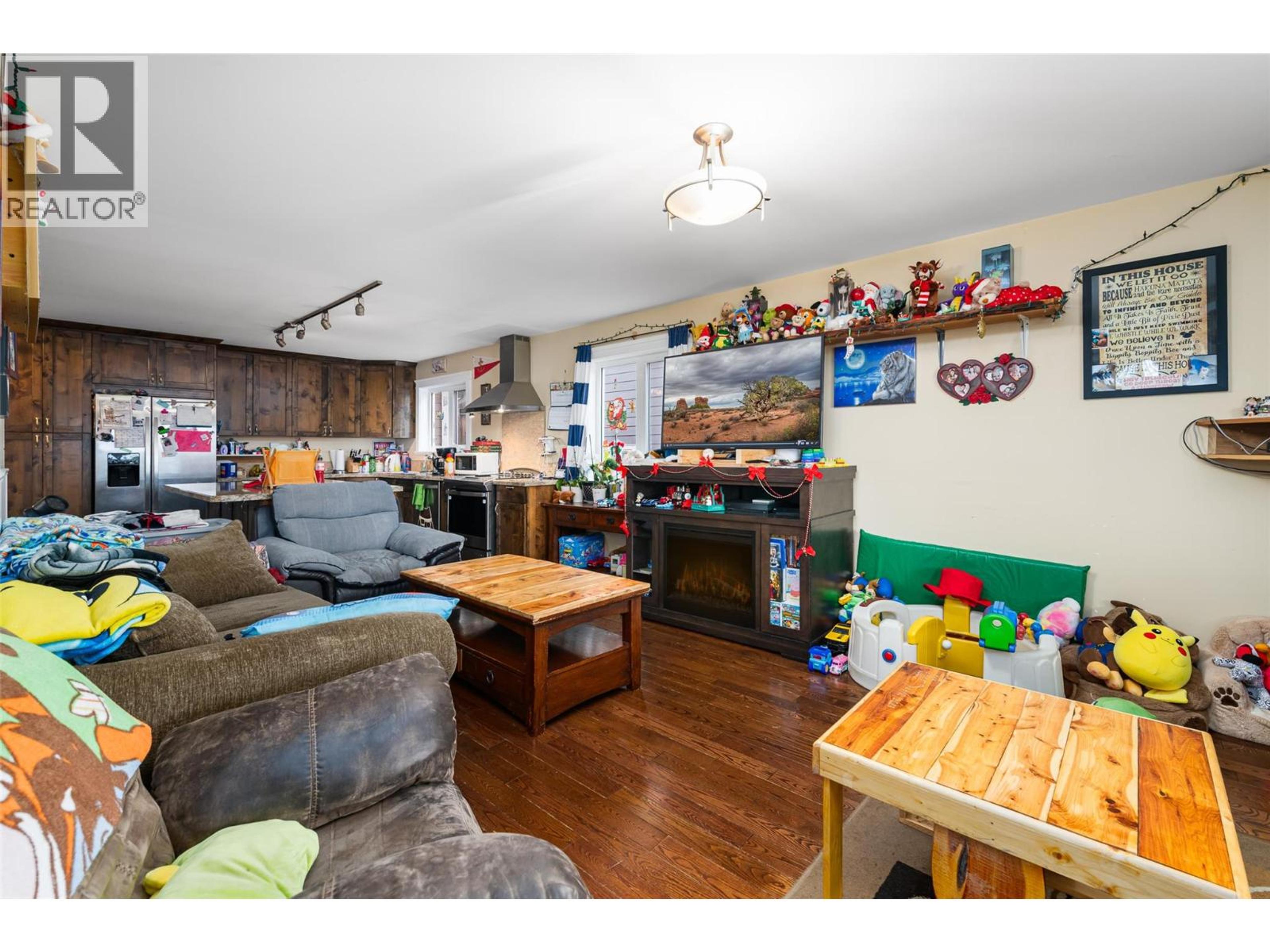 902 MURDOCH STREET - 8