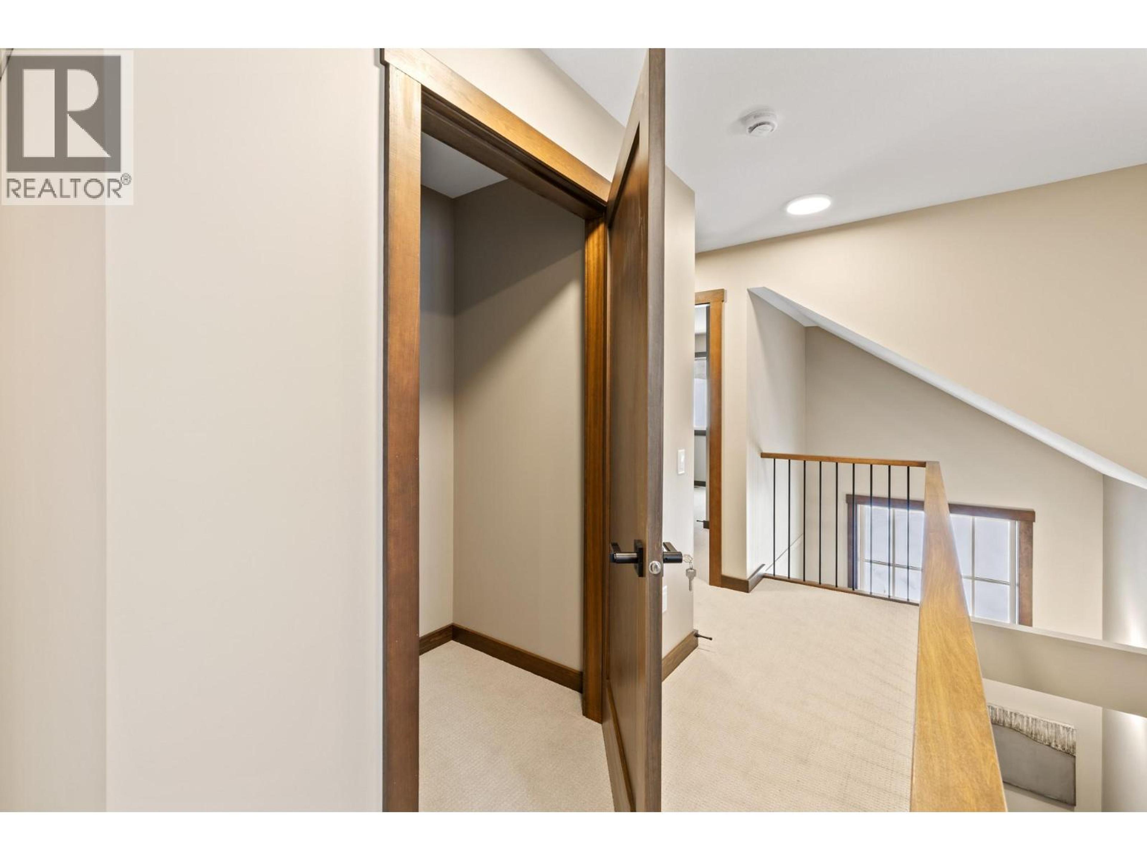 #89 255 FEATHERTOP WAY - 24