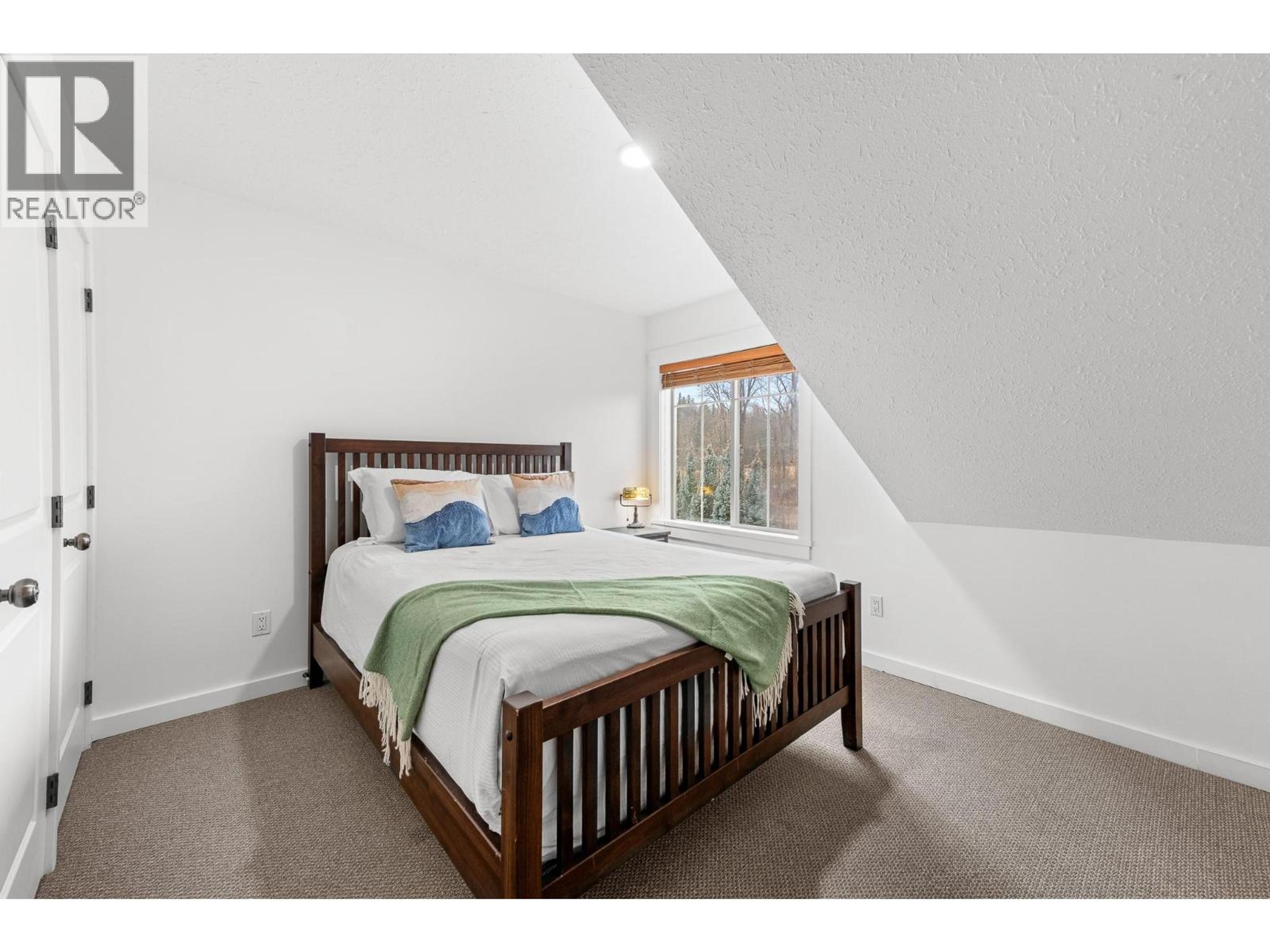 #202A 32 RIVERMOUNT PLACE - 12