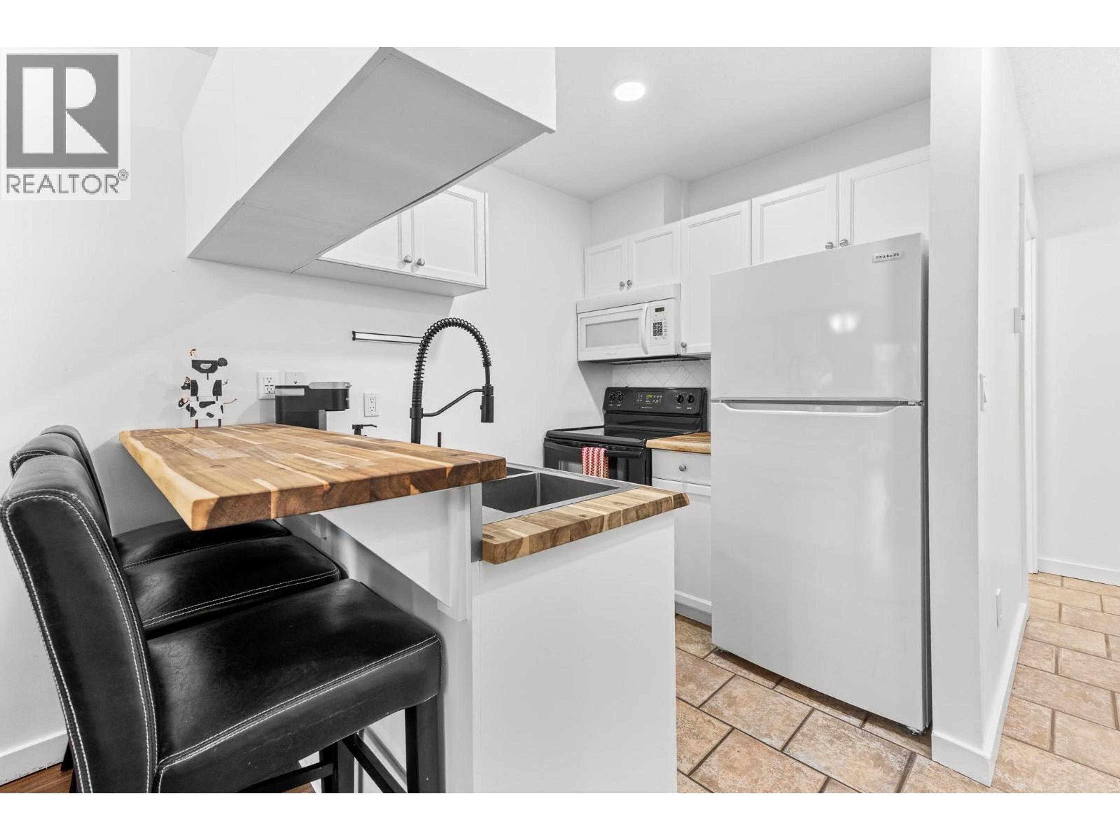 #202A 32 RIVERMOUNT PLACE - 5