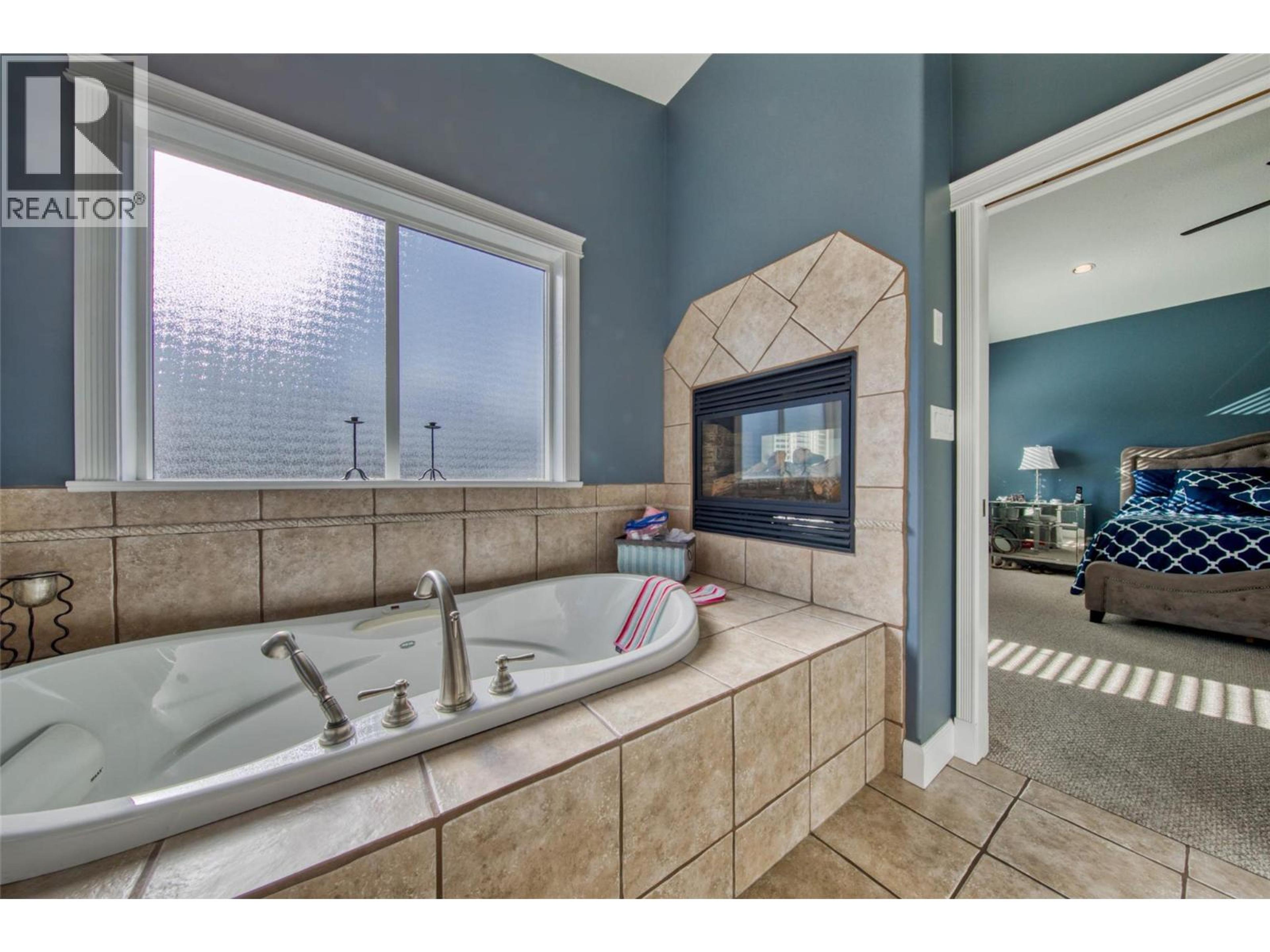 2886 MARINE DRIVE - 35