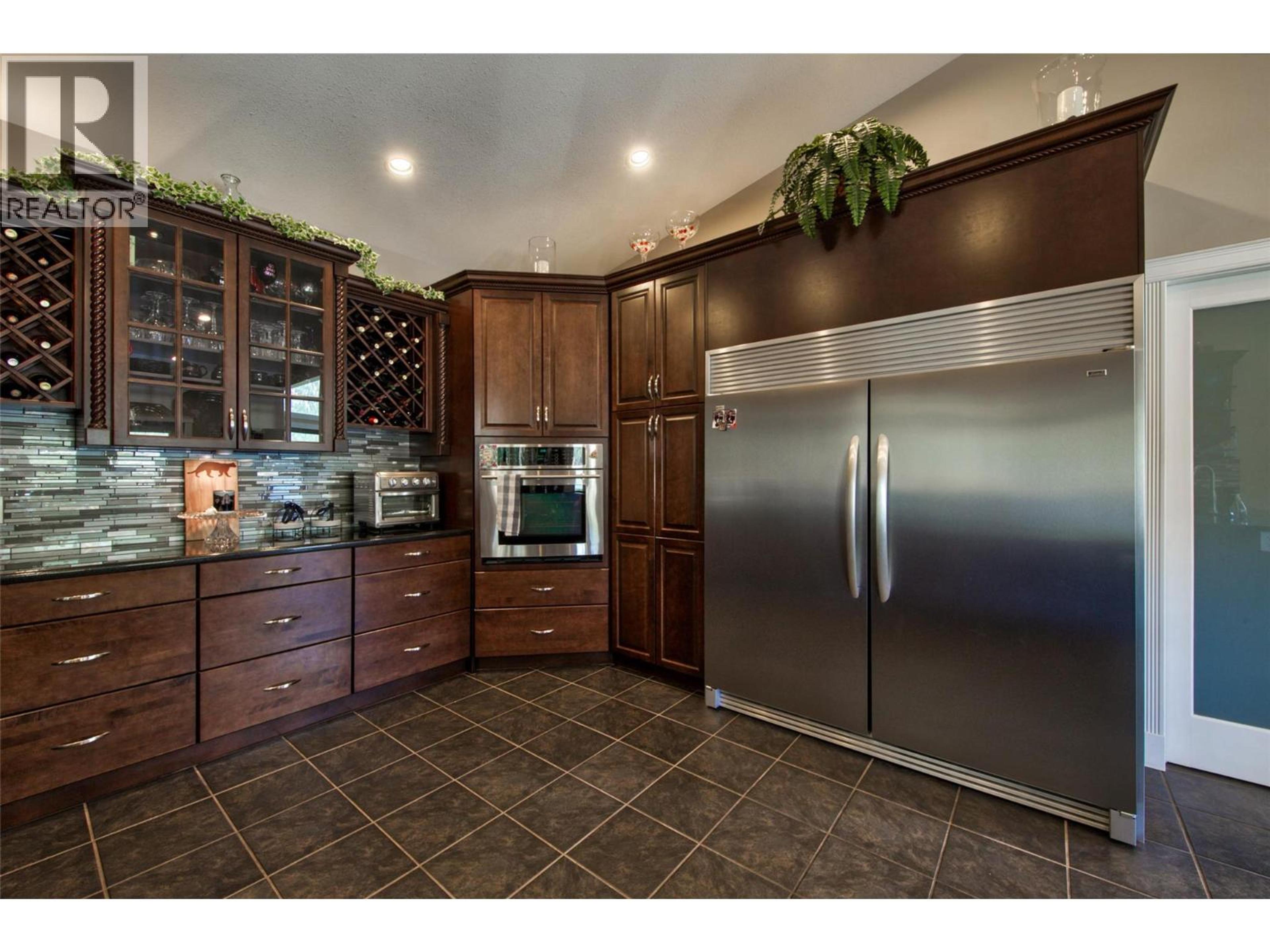 2886 MARINE DRIVE - 31