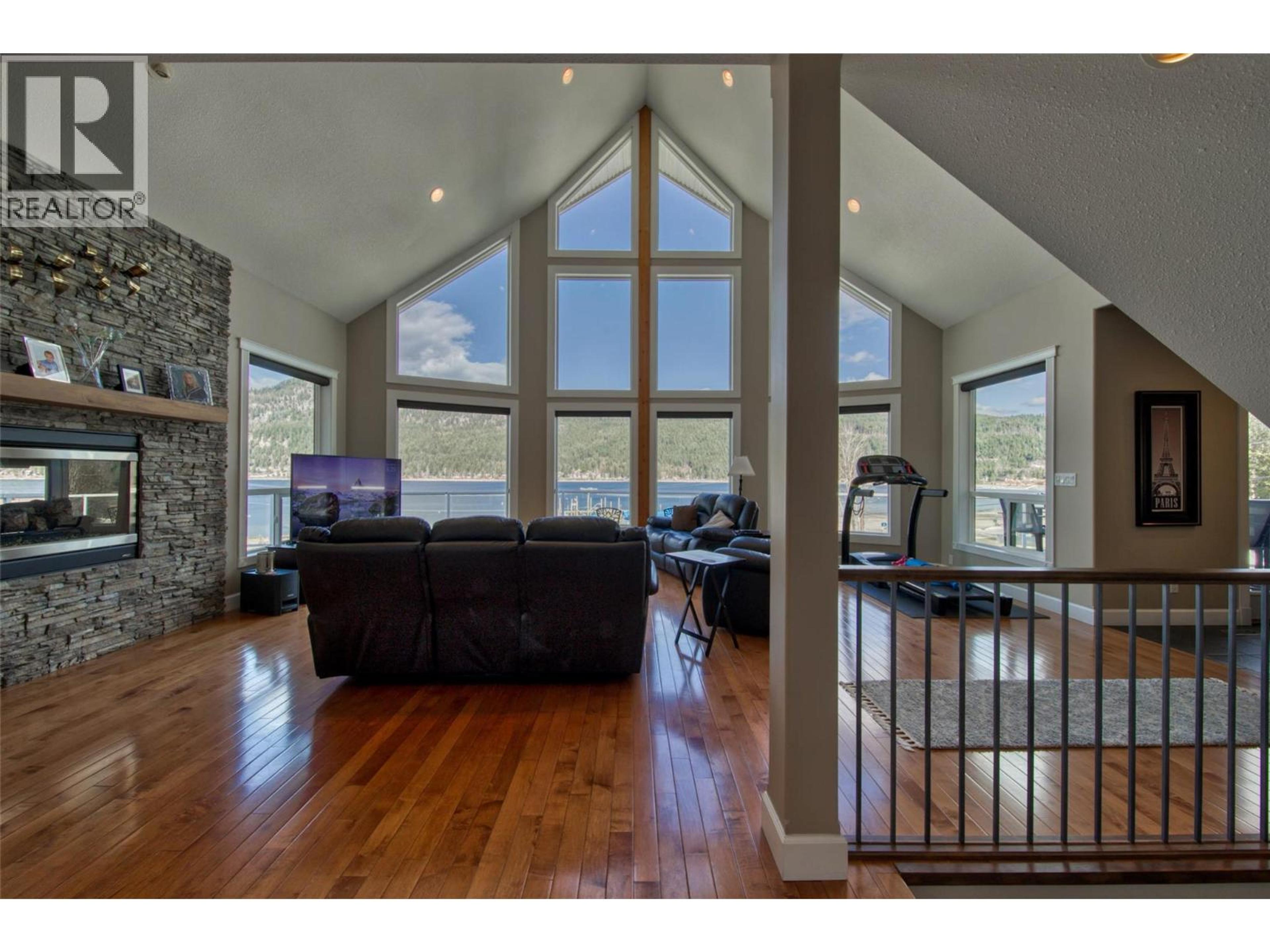 2886 MARINE DRIVE - 28