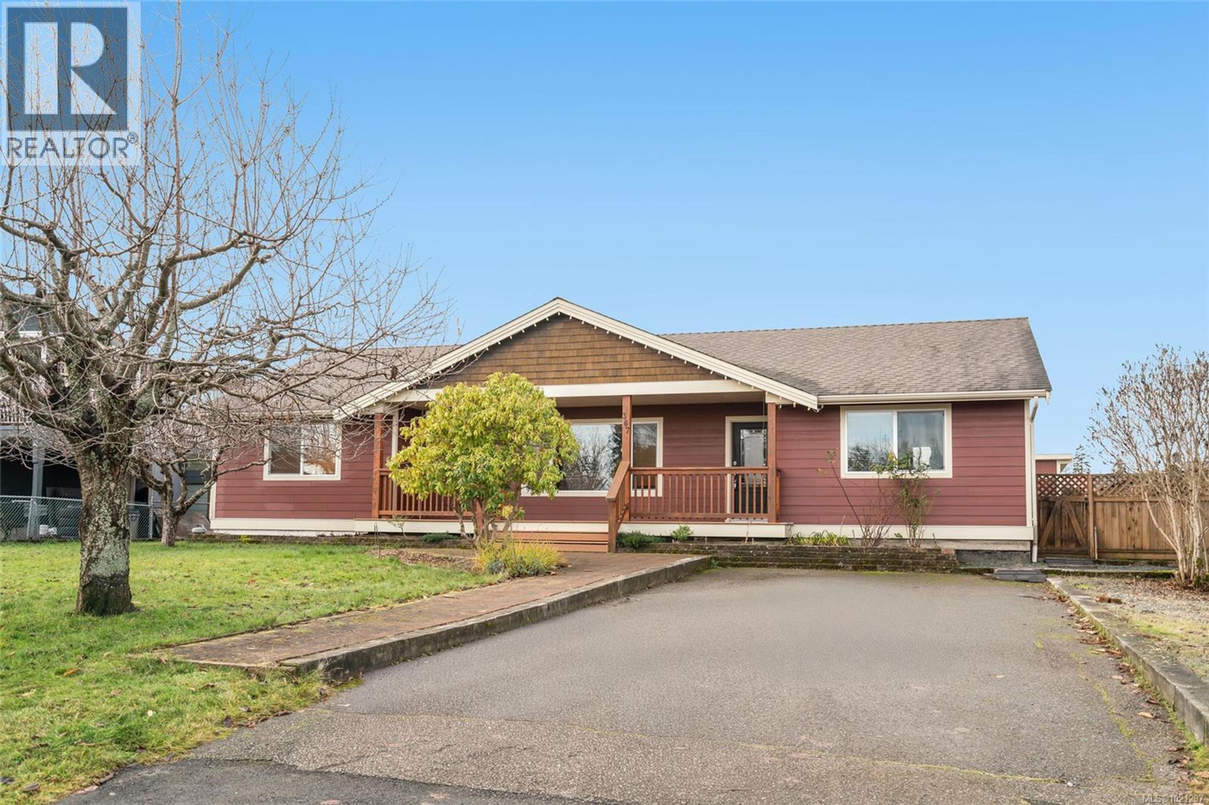 367 MCKILLOP DR - Main Image