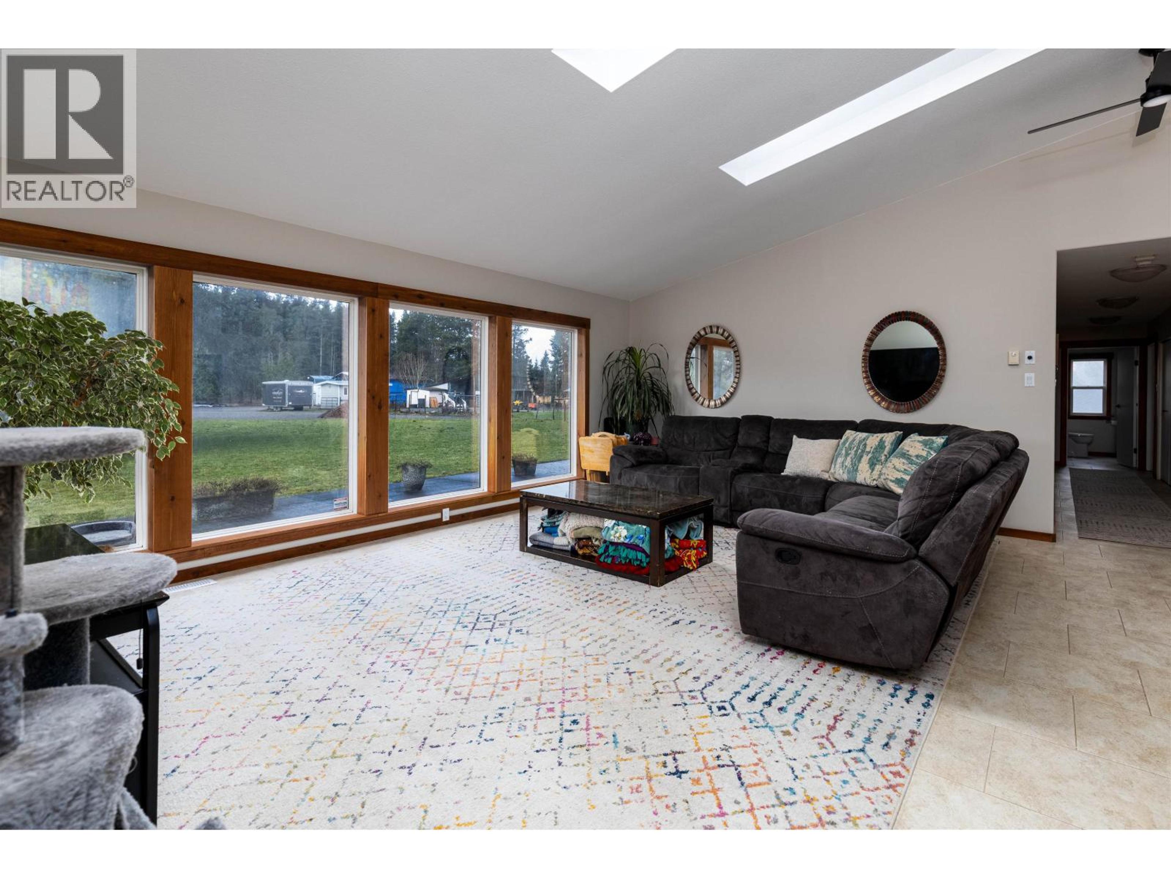 5134 SOUCIE AVENUE - 8