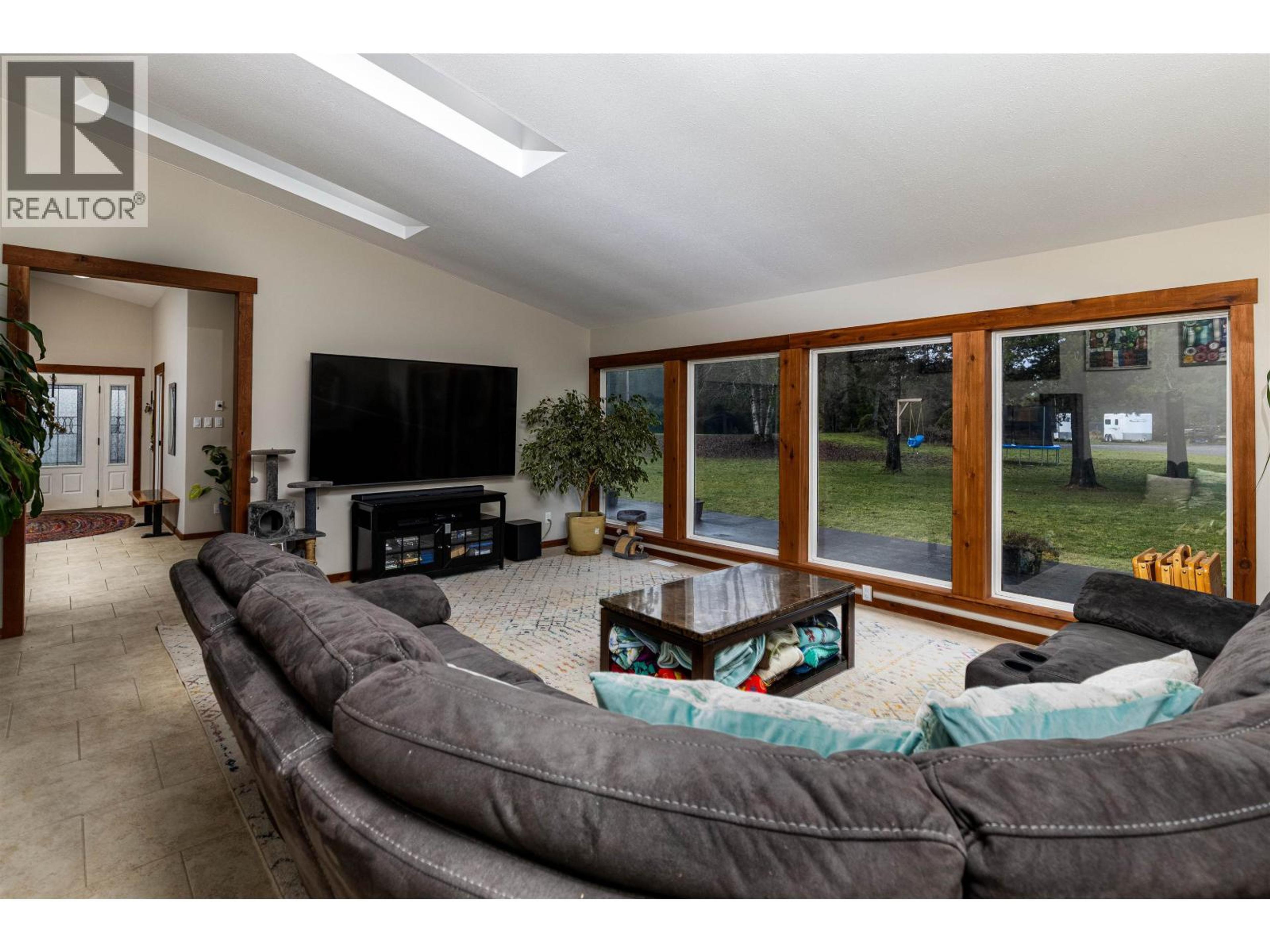 5134 SOUCIE AVENUE - 9