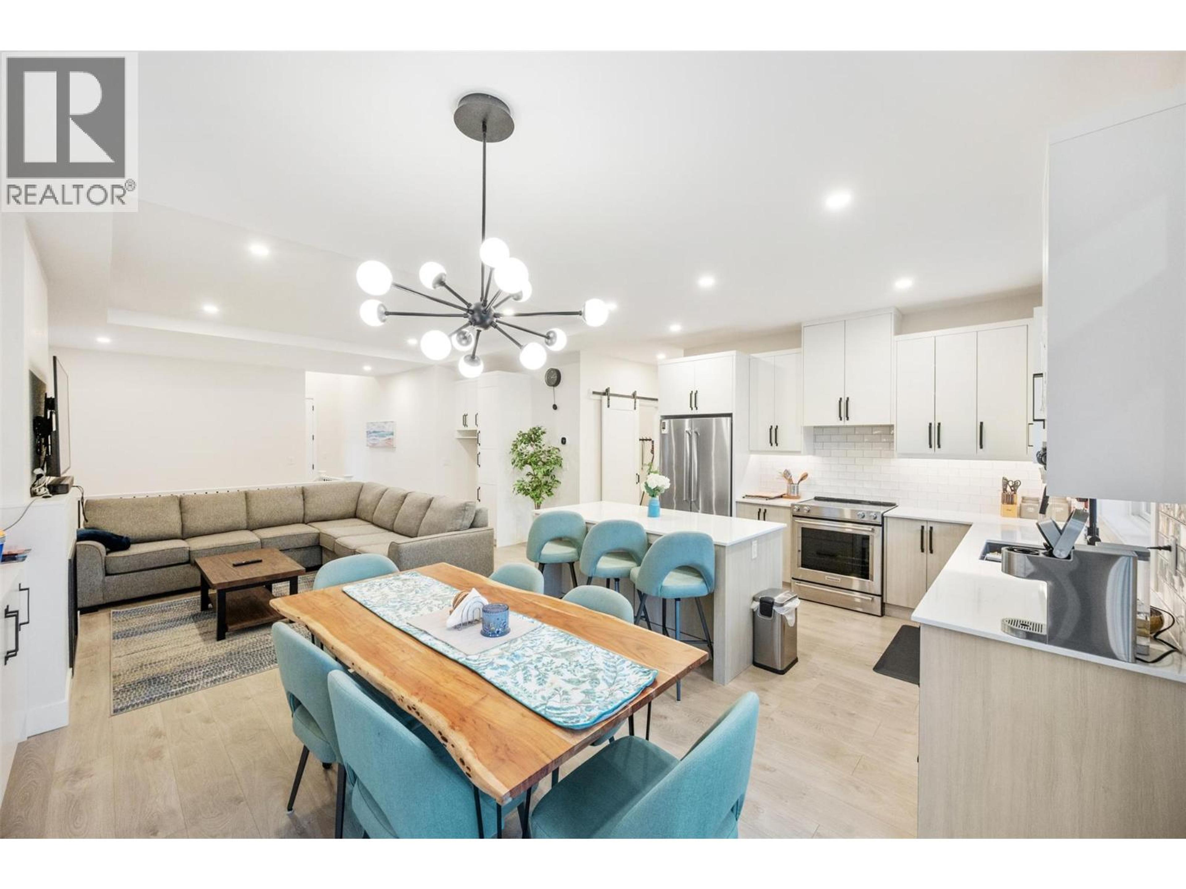 #22 8000 VEDETTE DRIVE - 10