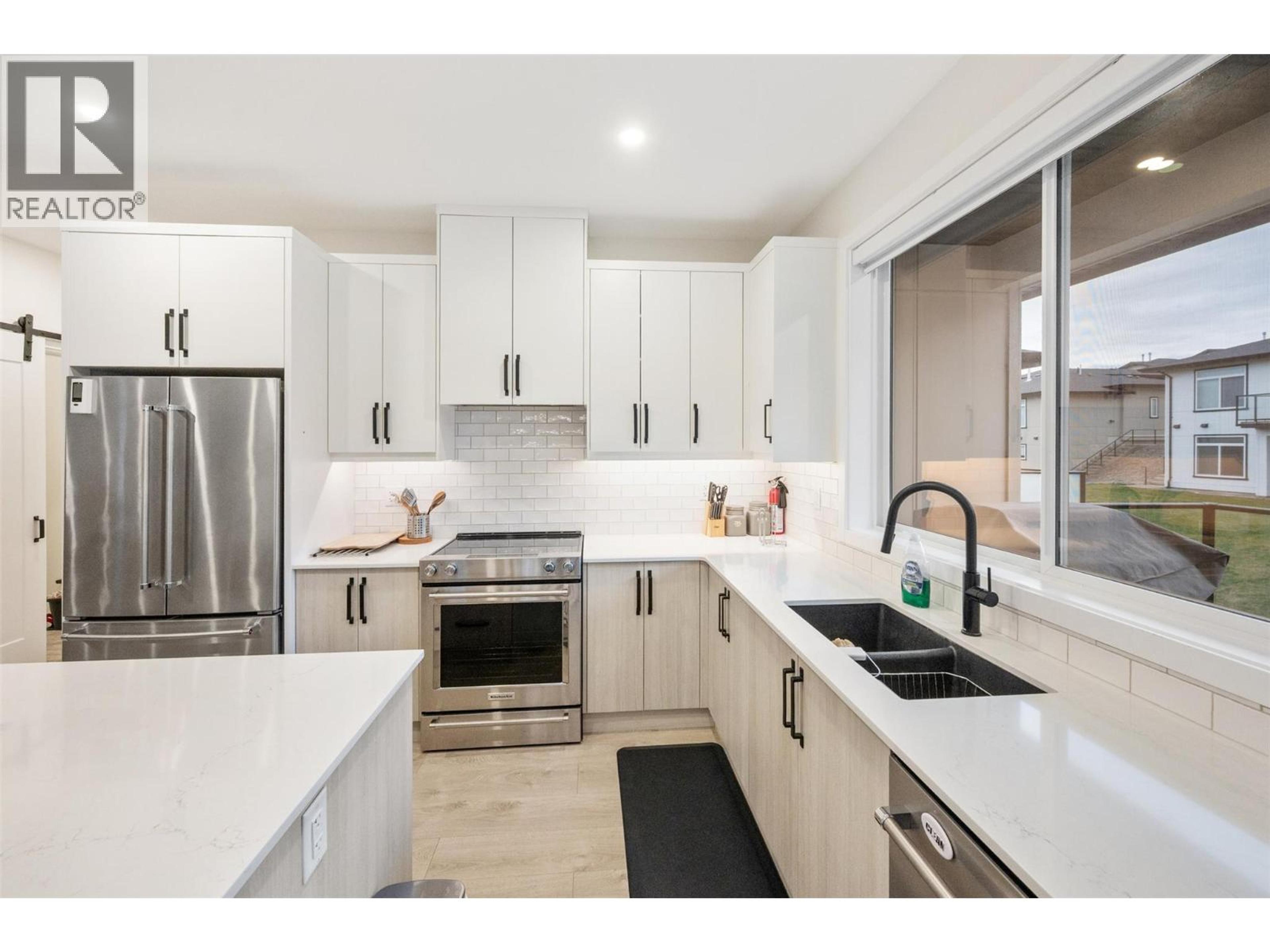 #22 8000 VEDETTE DRIVE - 13