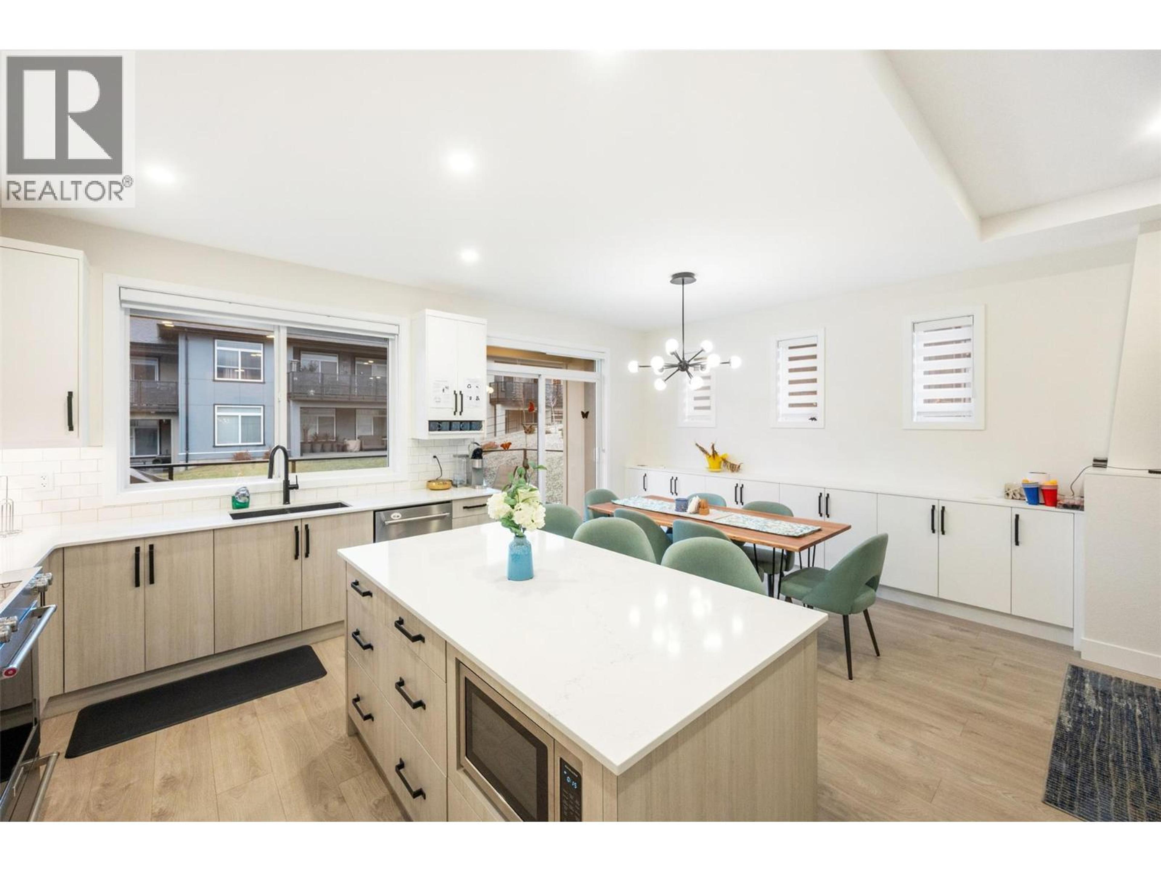 #22 8000 VEDETTE DRIVE - 15