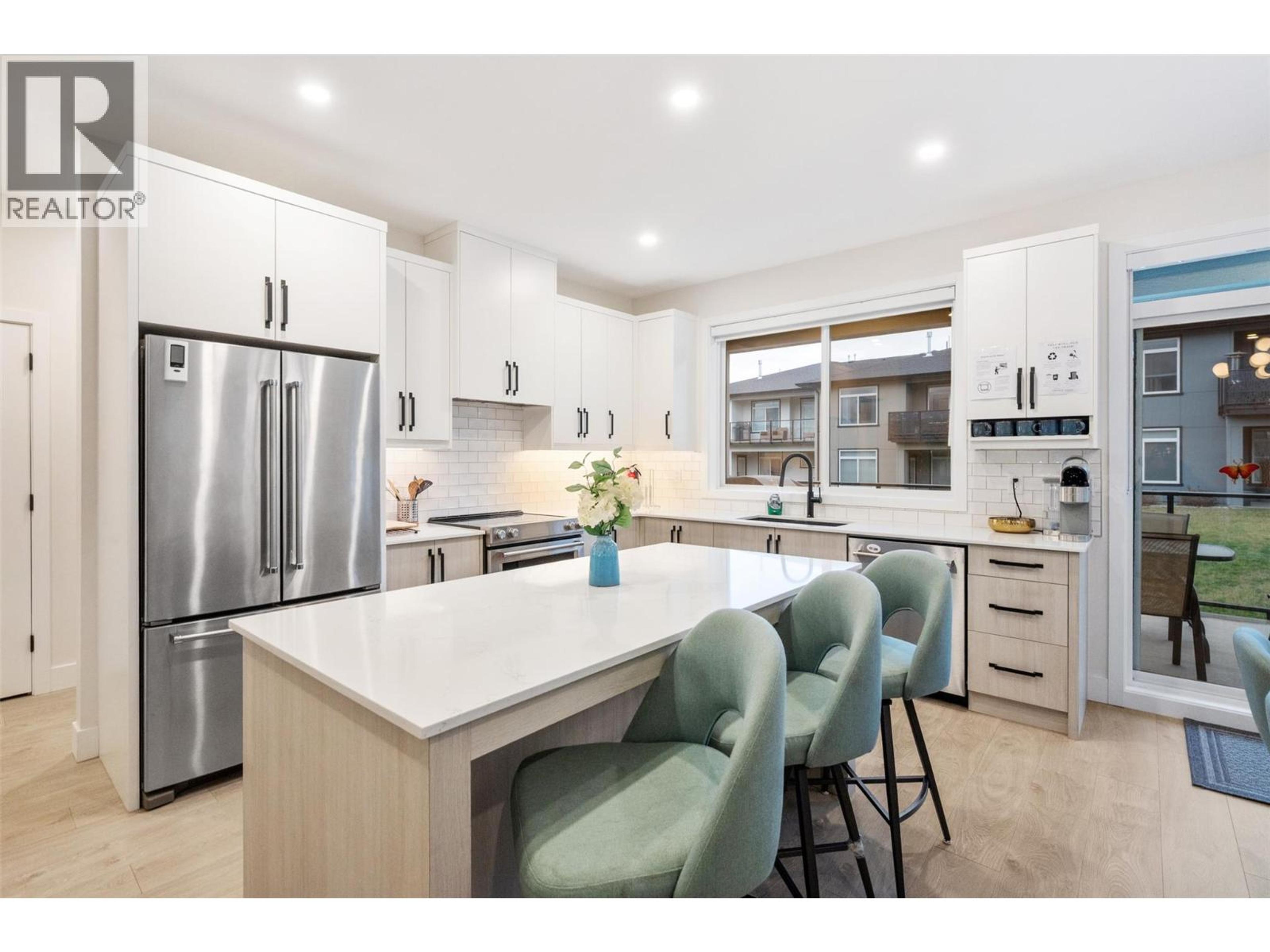 #22 8000 VEDETTE DRIVE - 17