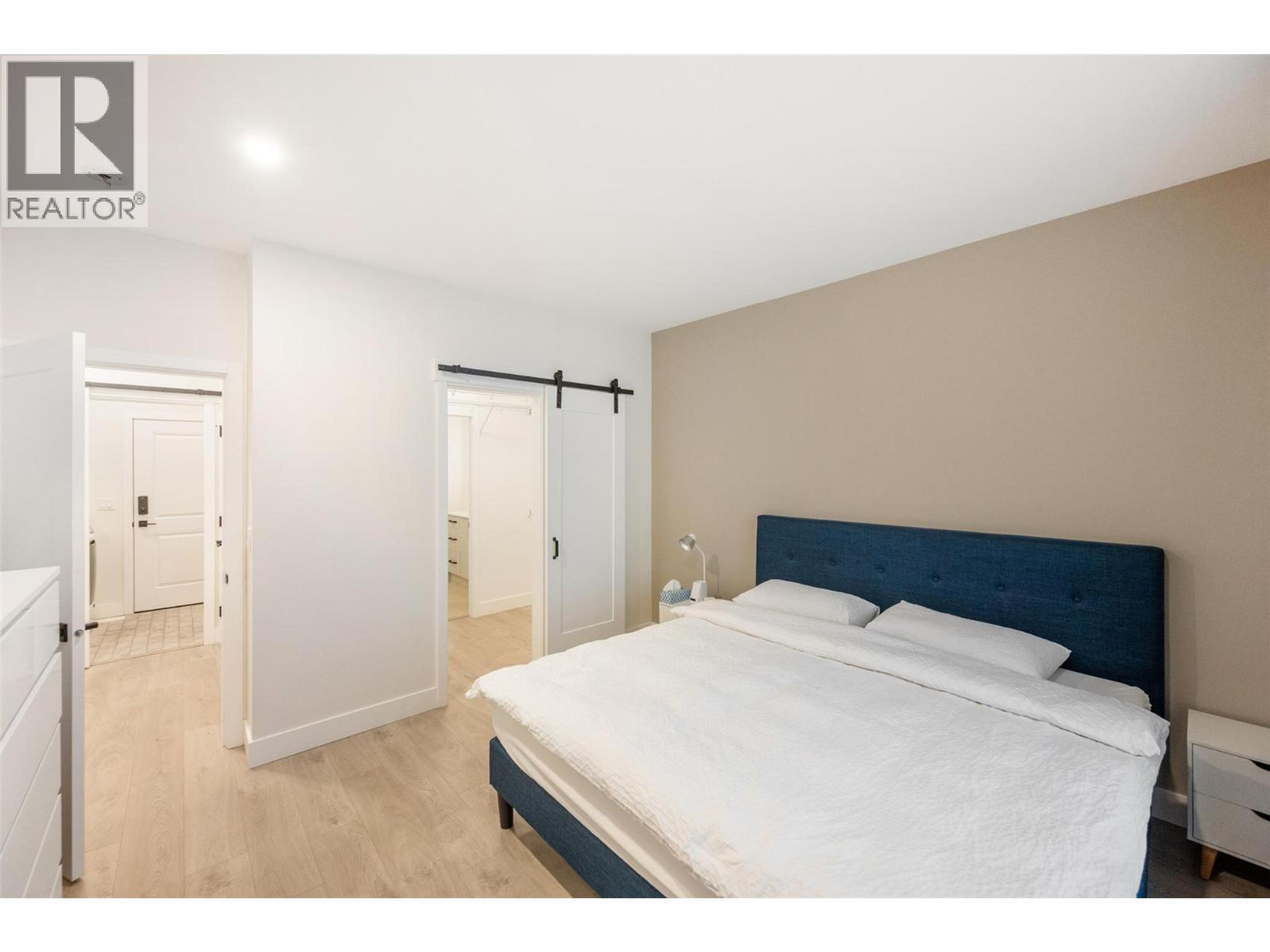 #22 8000 VEDETTE DRIVE - 19