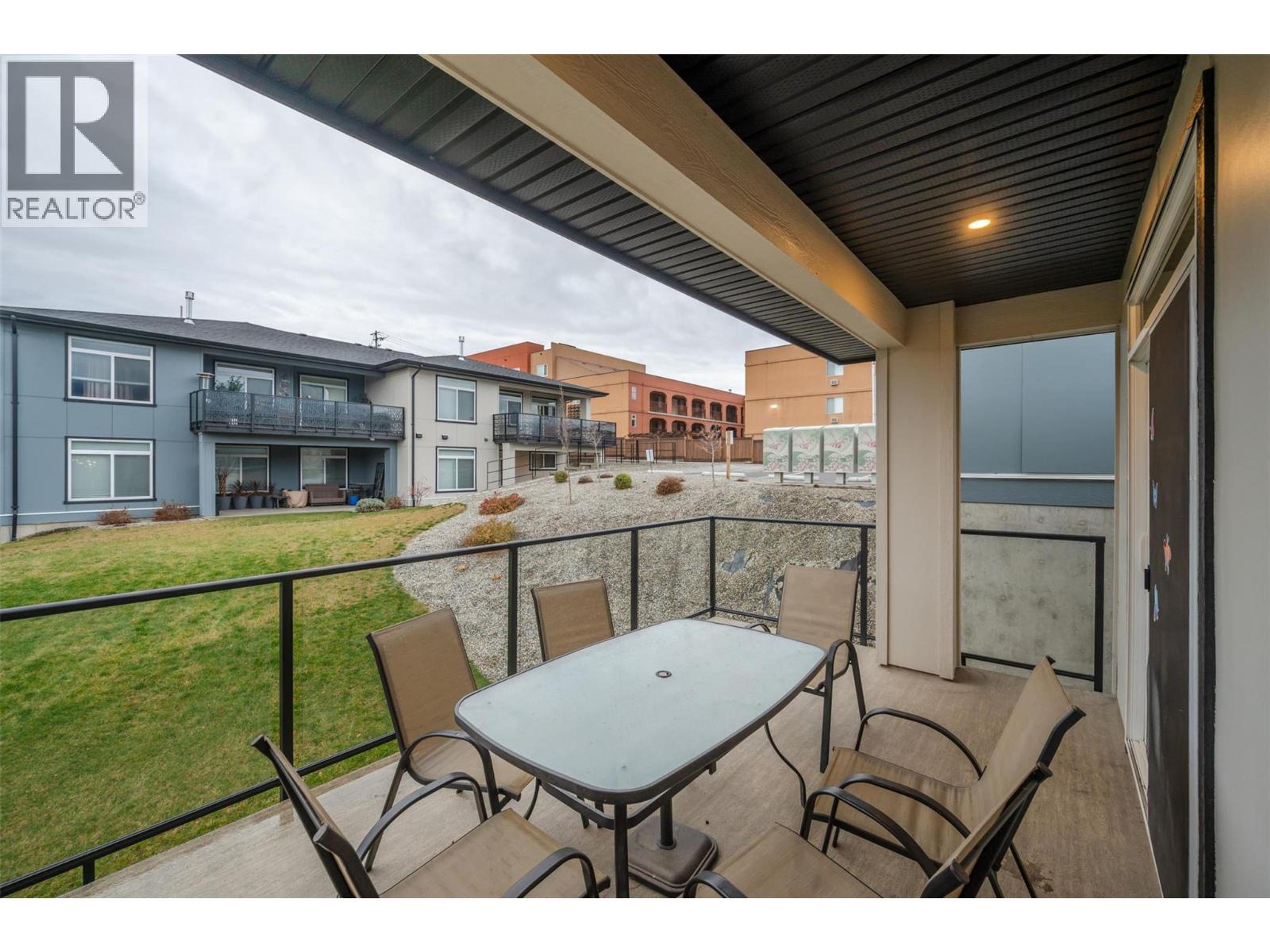 #22 8000 VEDETTE DRIVE - 30