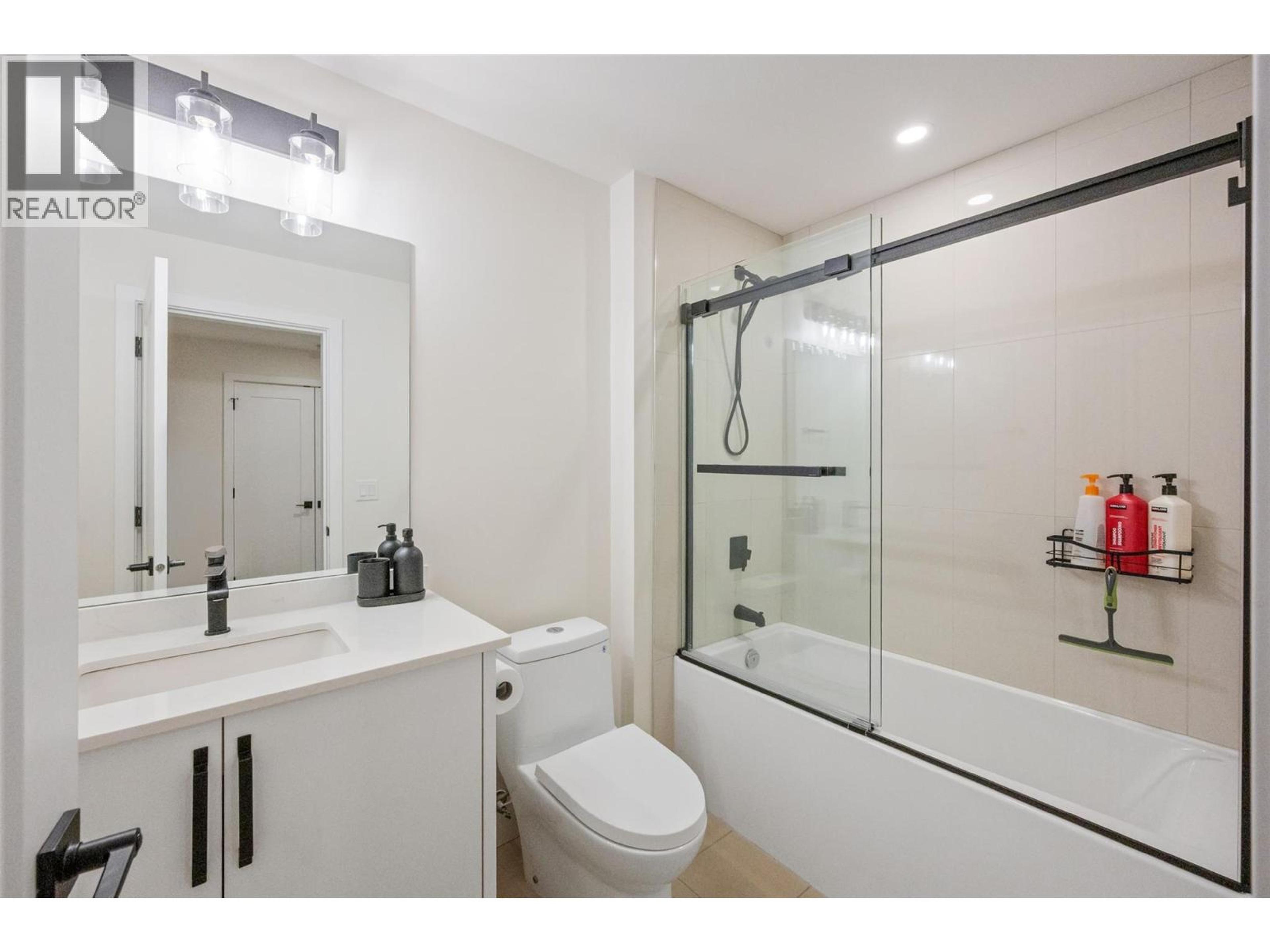 #22 8000 VEDETTE DRIVE - 33