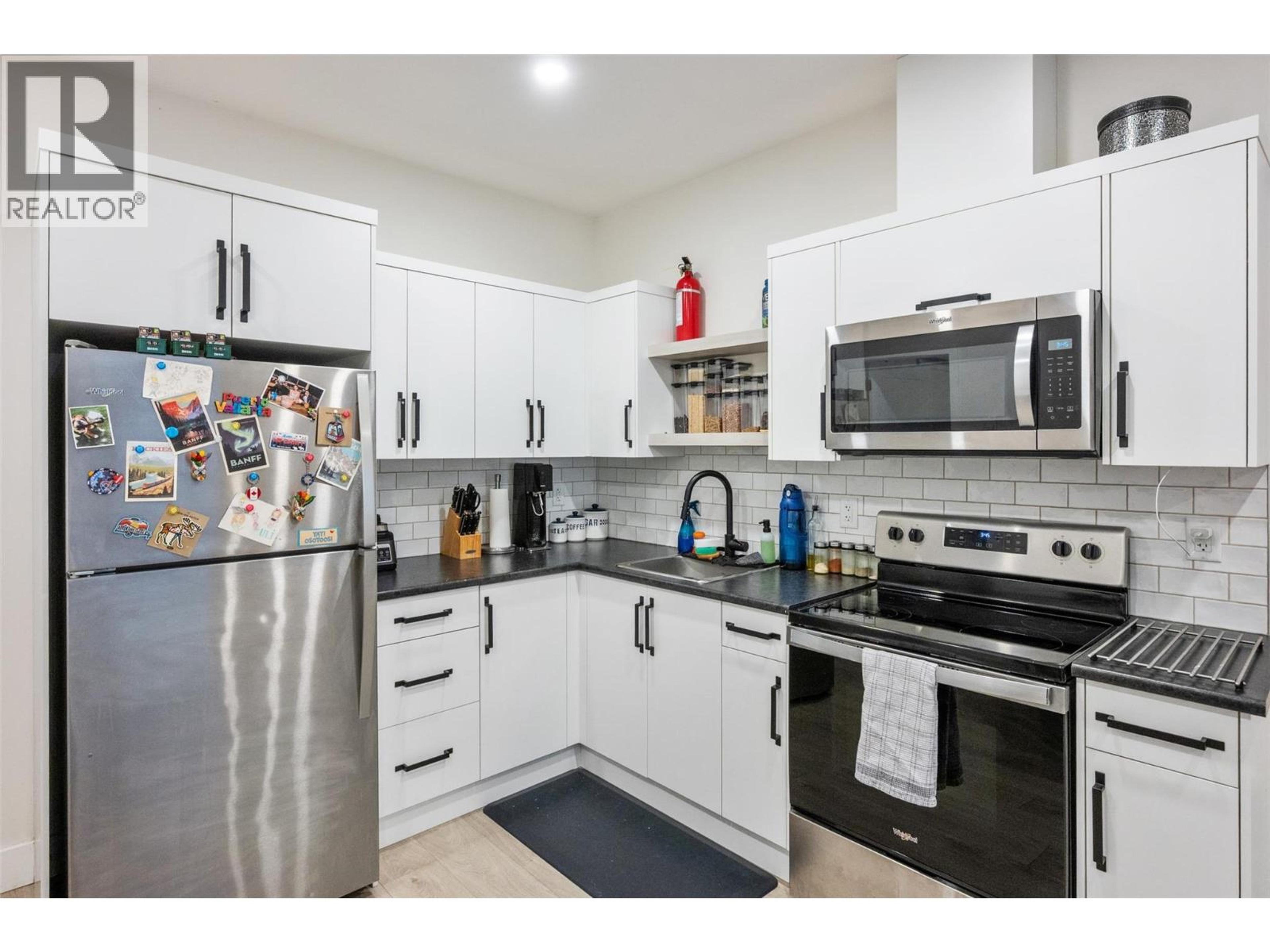 #22 8000 VEDETTE DRIVE - 40