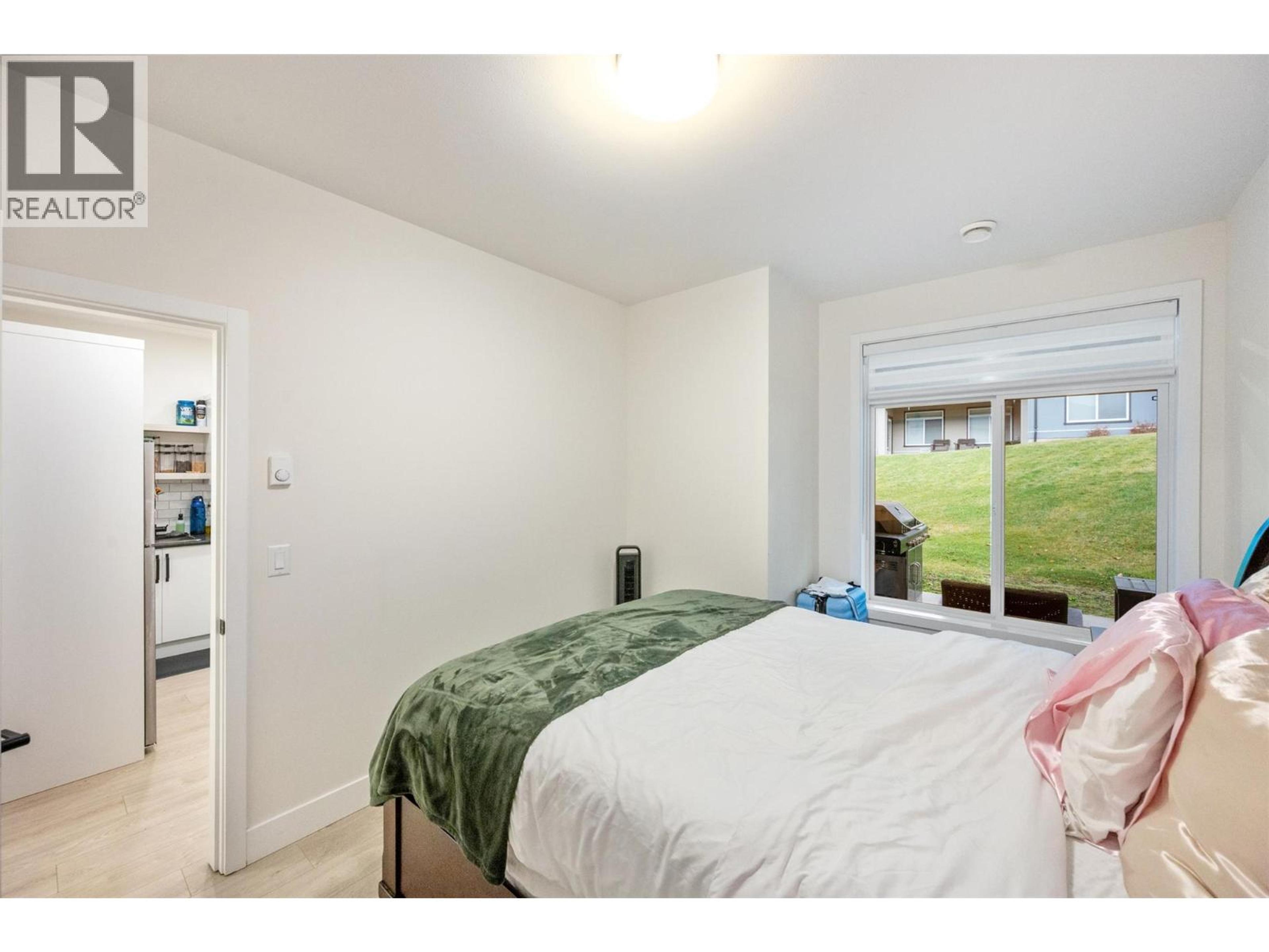 #22 8000 VEDETTE DRIVE - 44