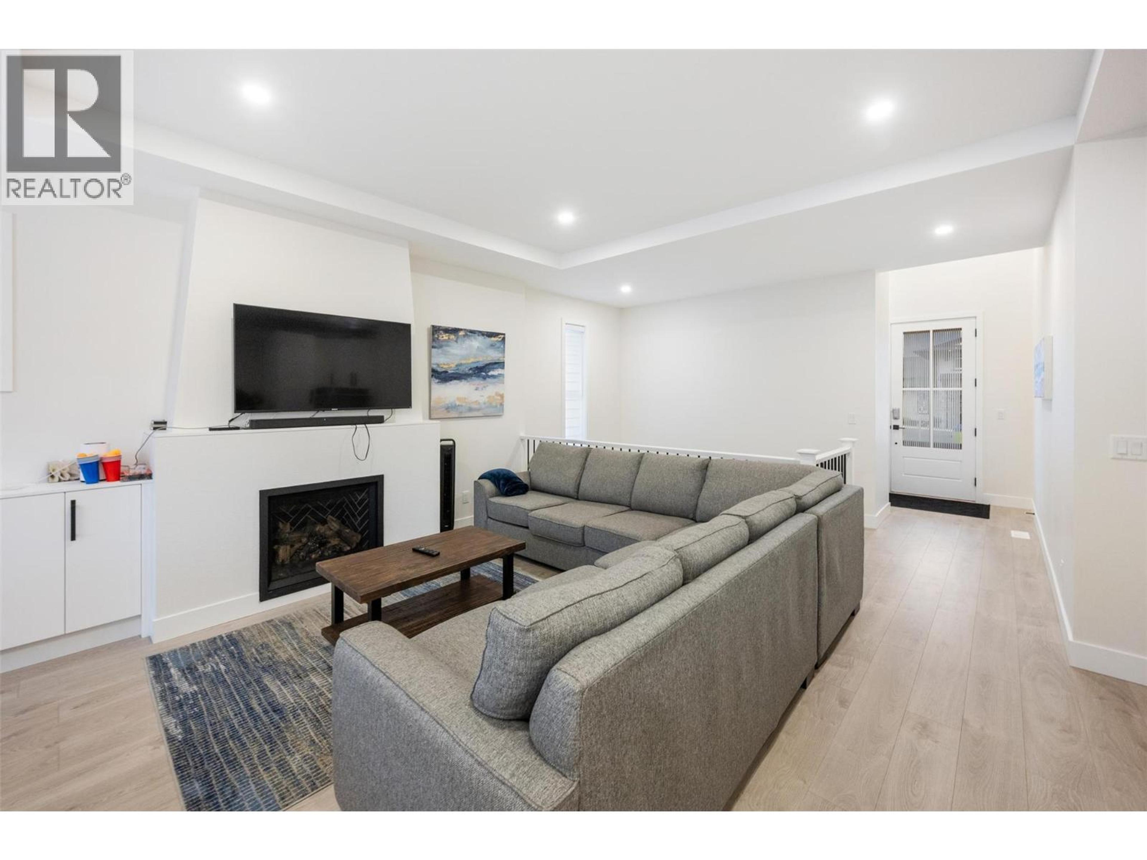 #22 8000 VEDETTE DRIVE - 6