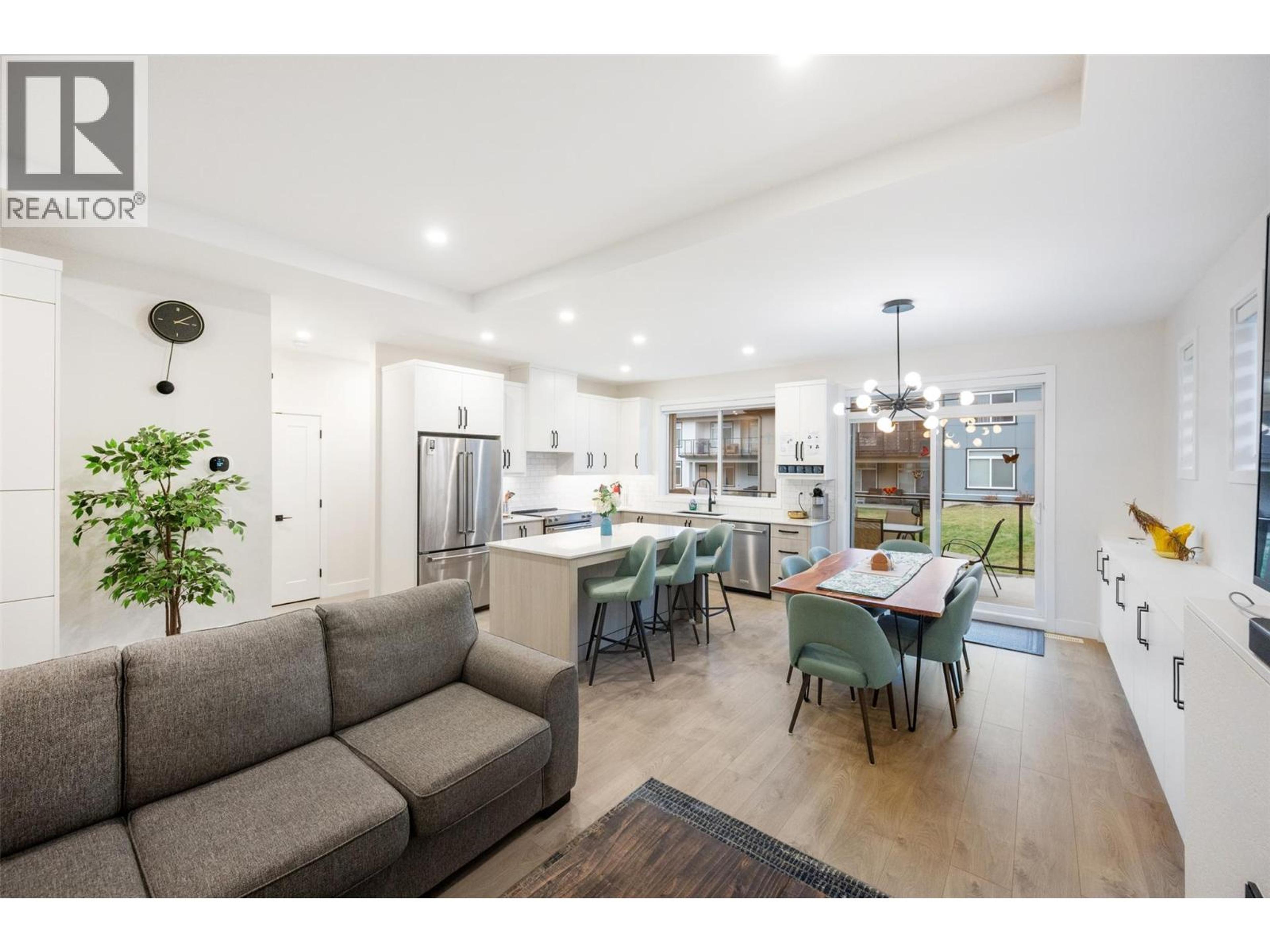 #22 8000 VEDETTE DRIVE - 7