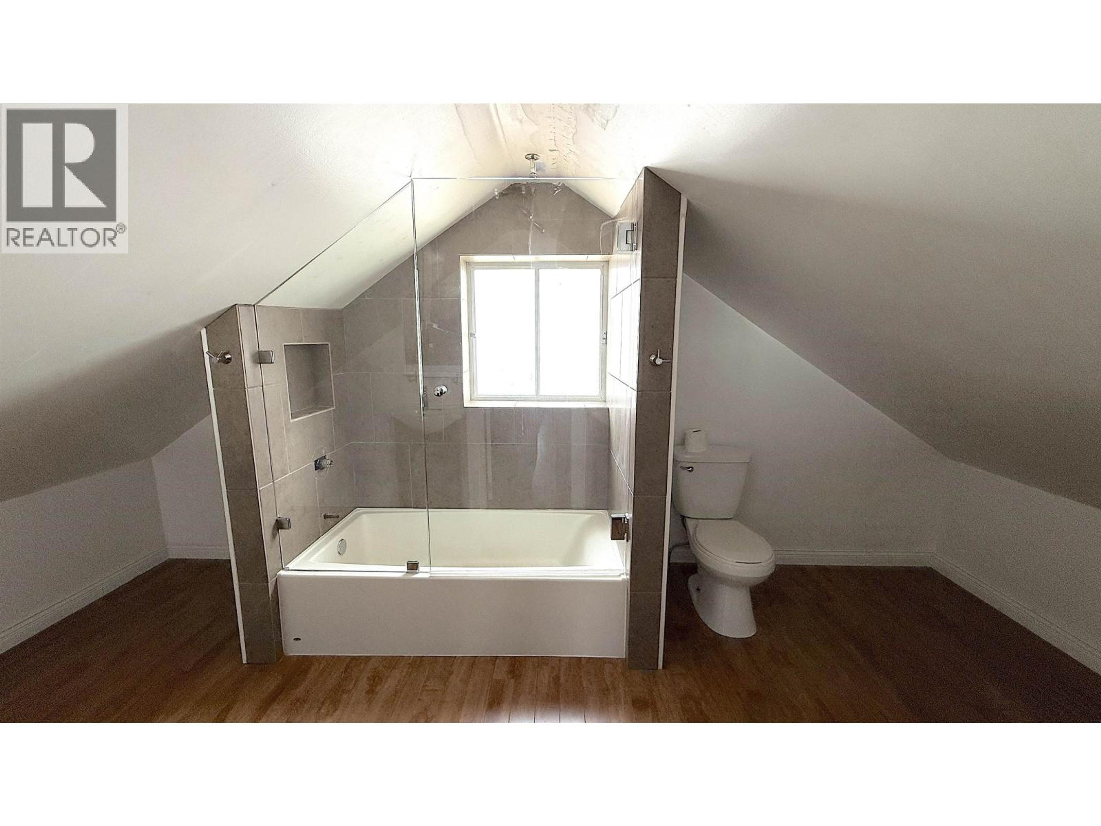 1333 E 8TH AVENUE - 16