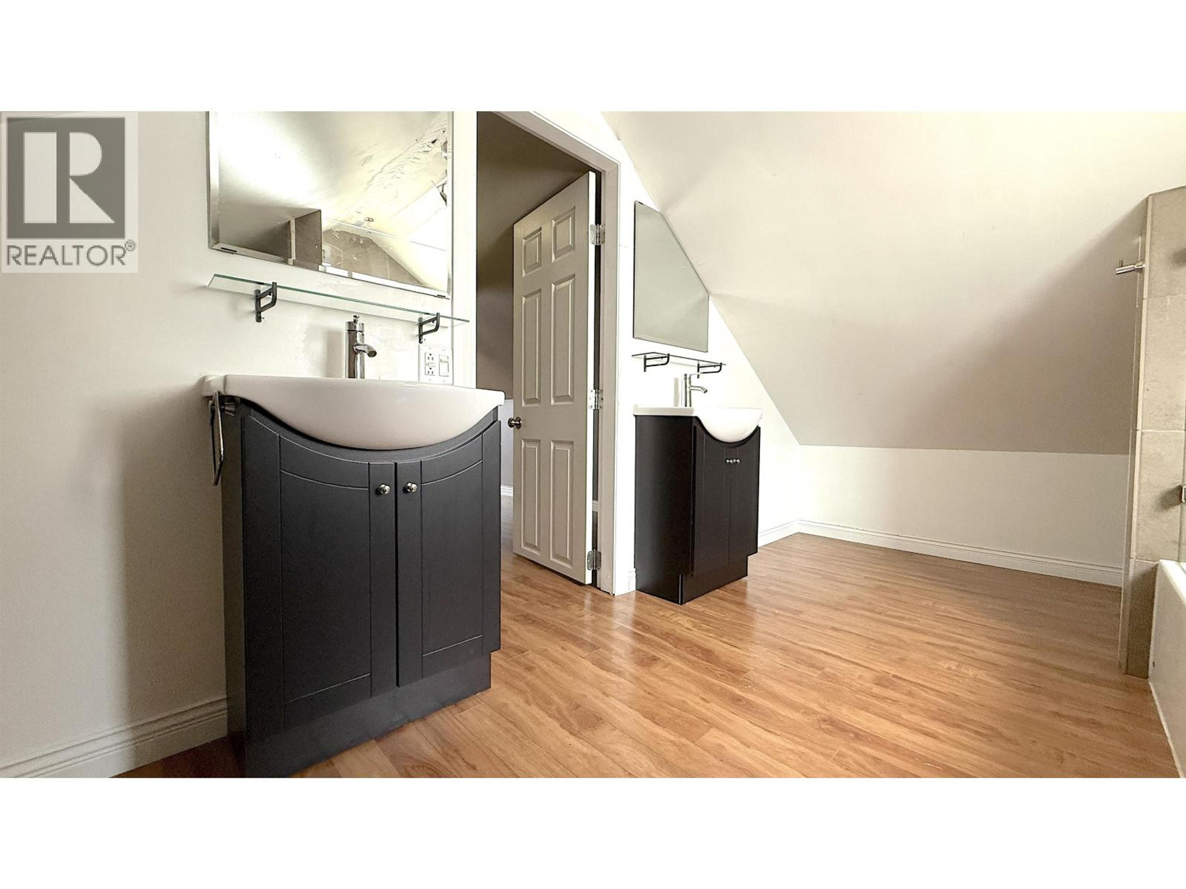 1333 E 8TH AVENUE - 17