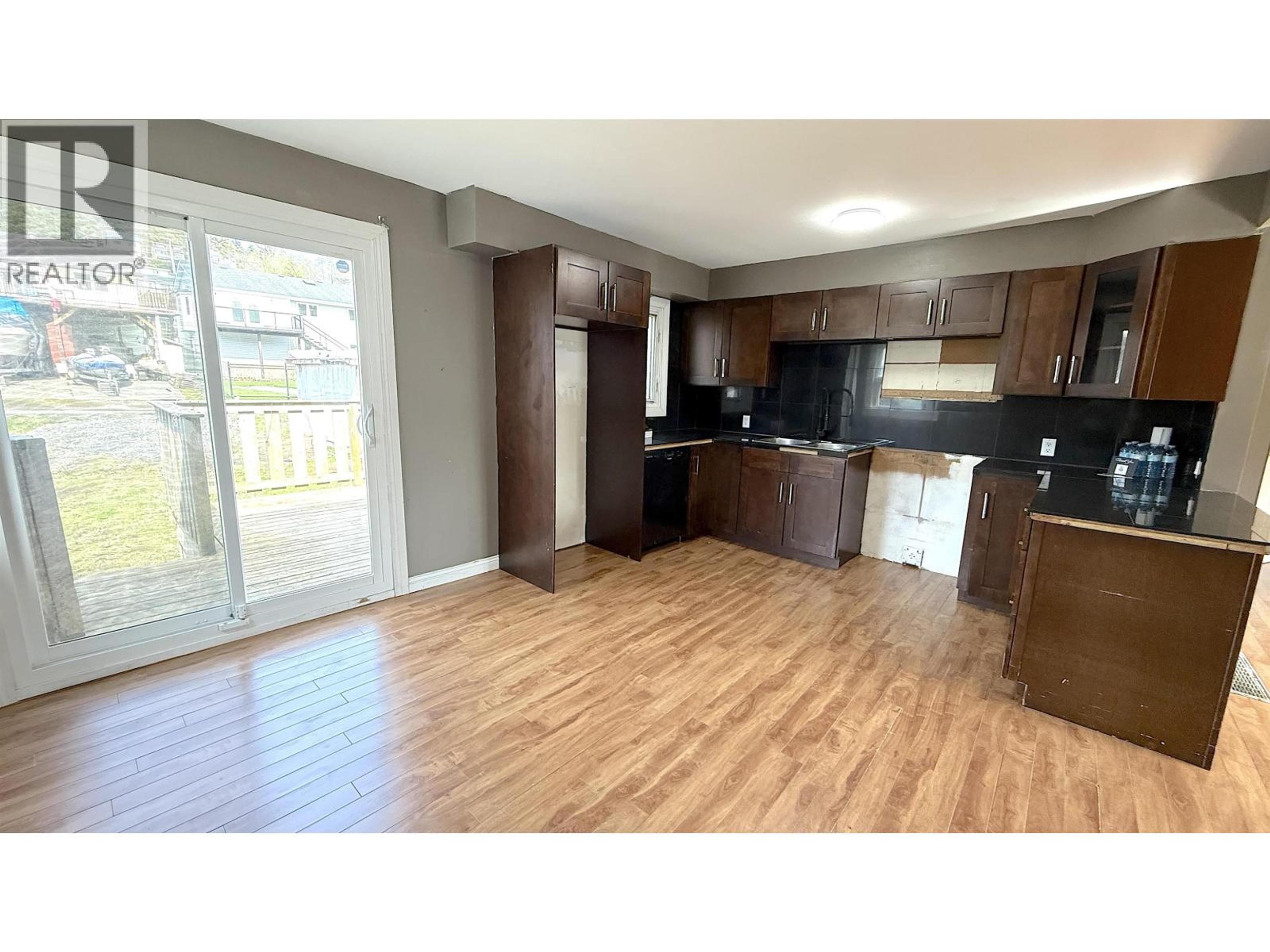 1333 E 8TH AVENUE - 11