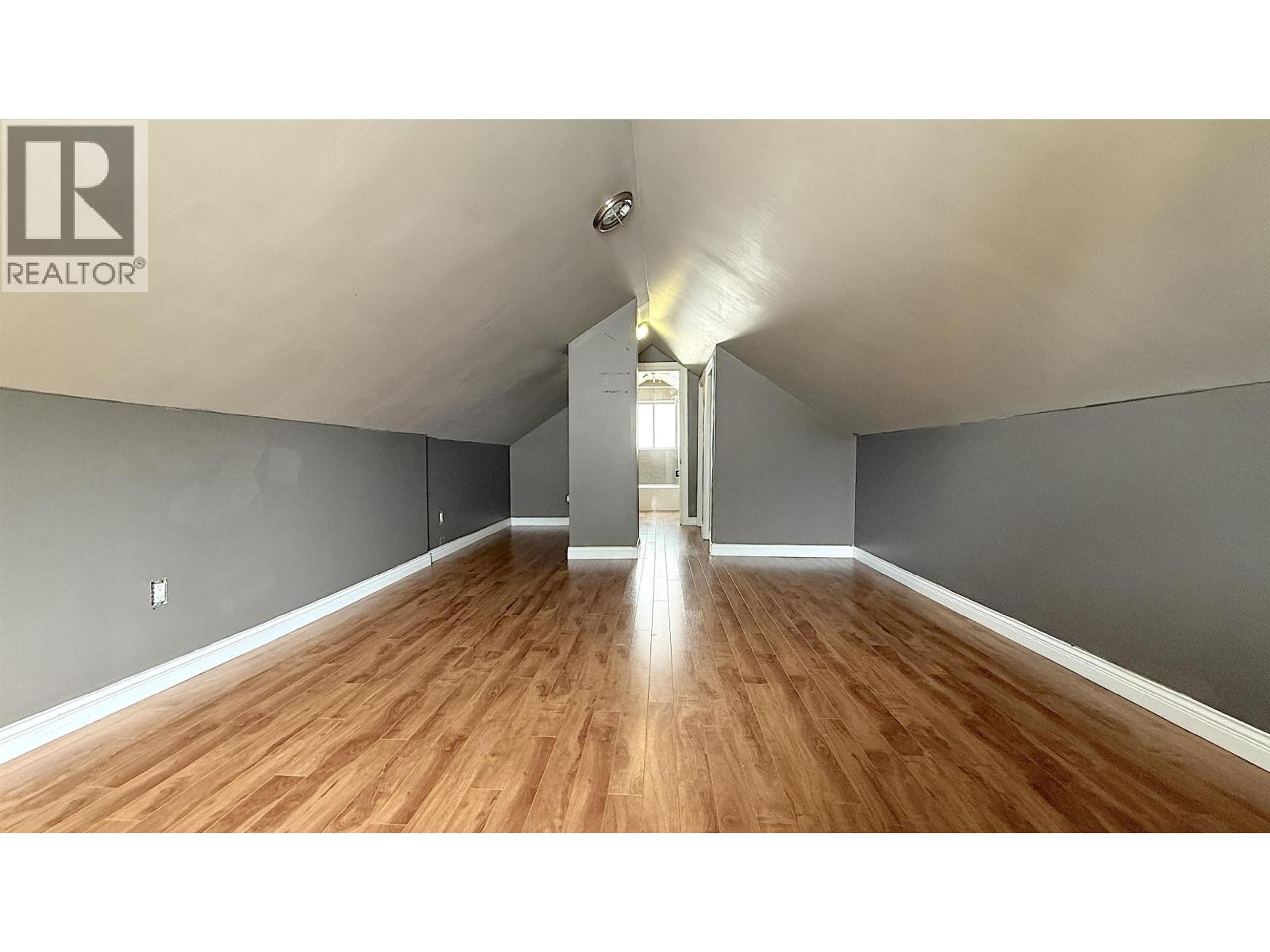 1333 E 8TH AVENUE - 14