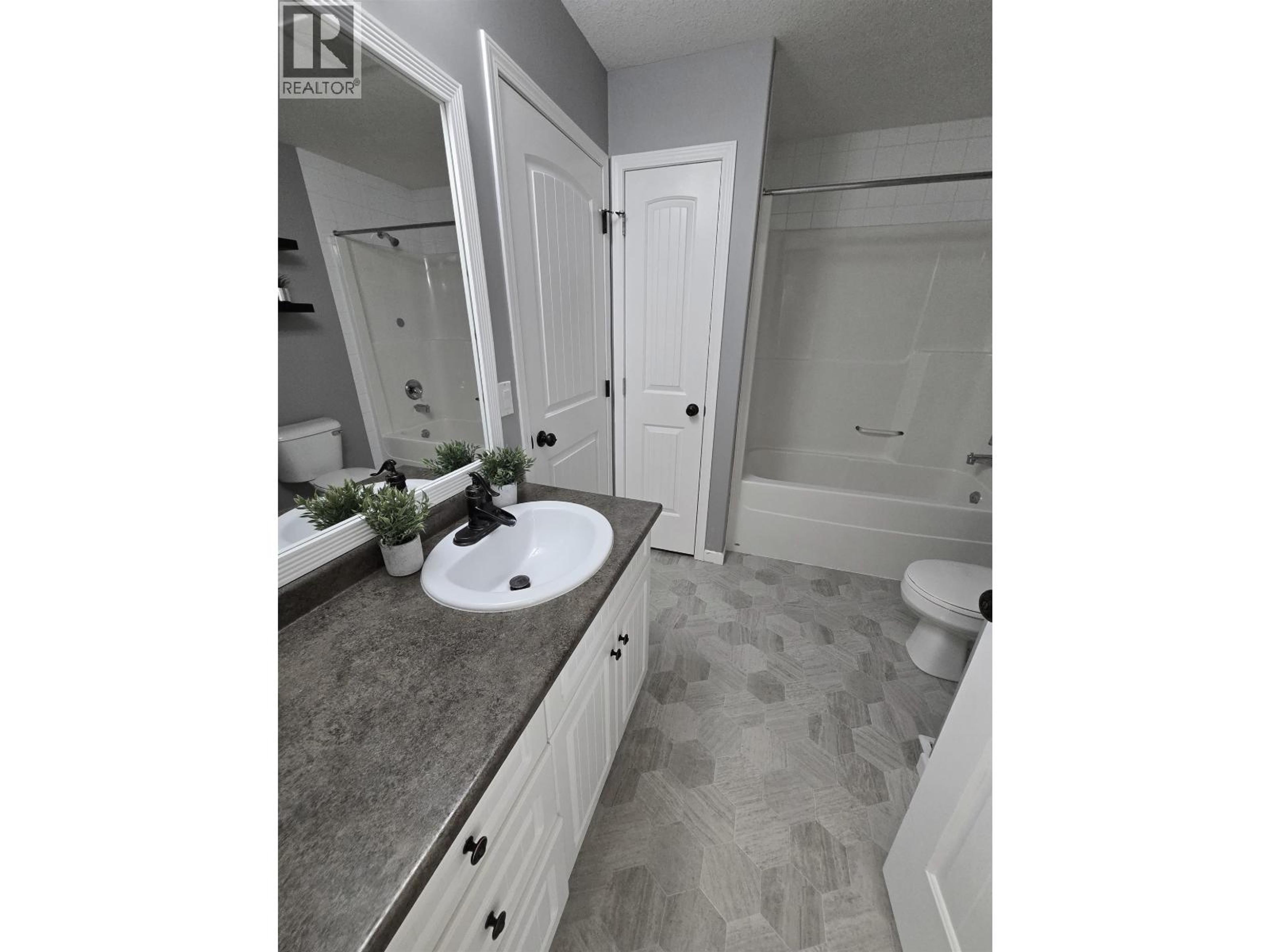 8724 114 AVENUE - 21