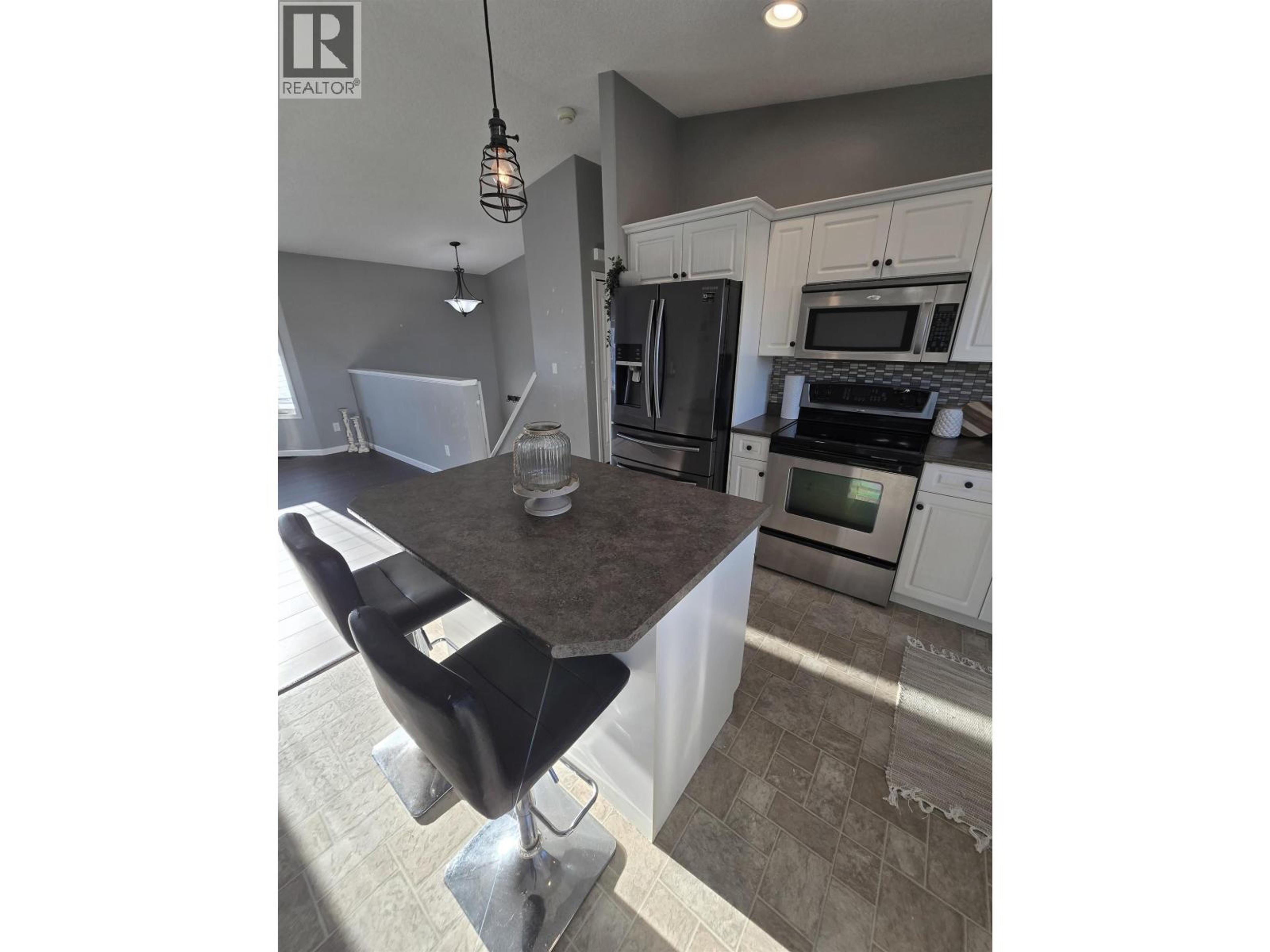 8724 114 AVENUE - 13