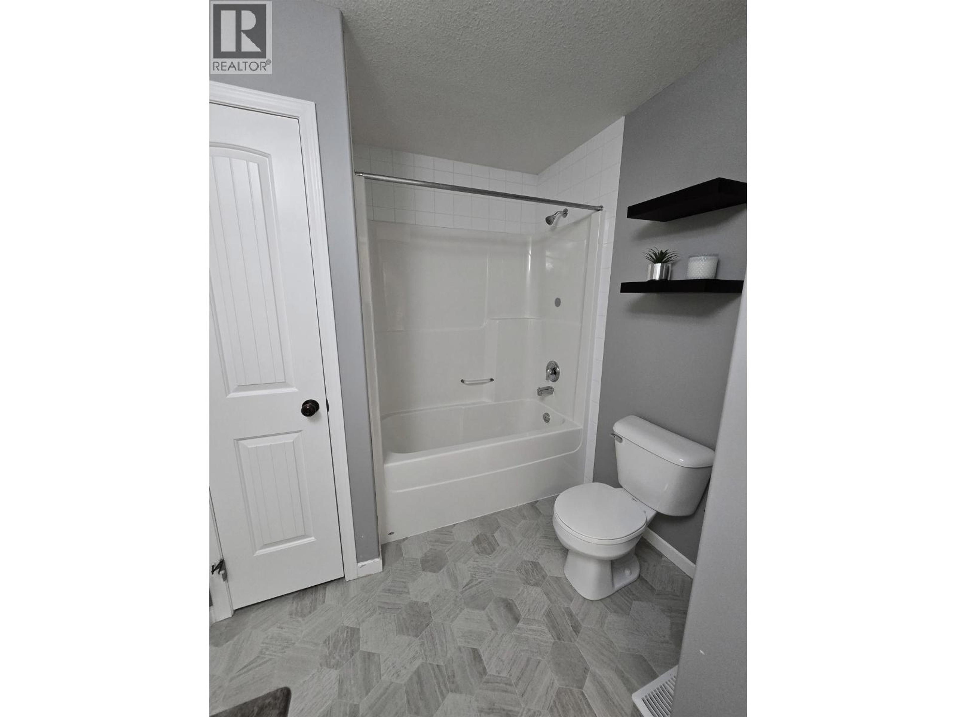 8724 114 AVENUE - 22