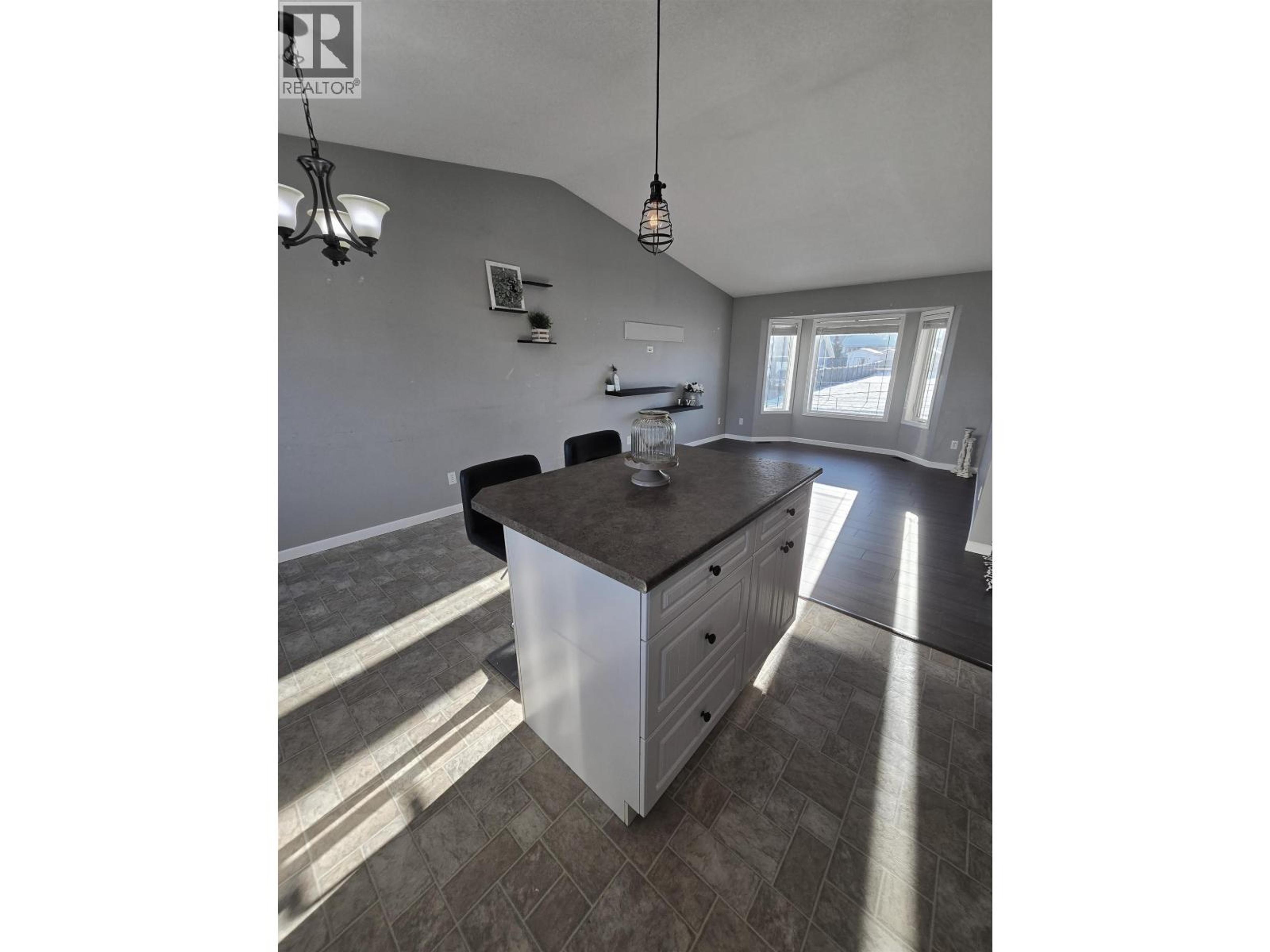 8724 114 AVENUE - 16