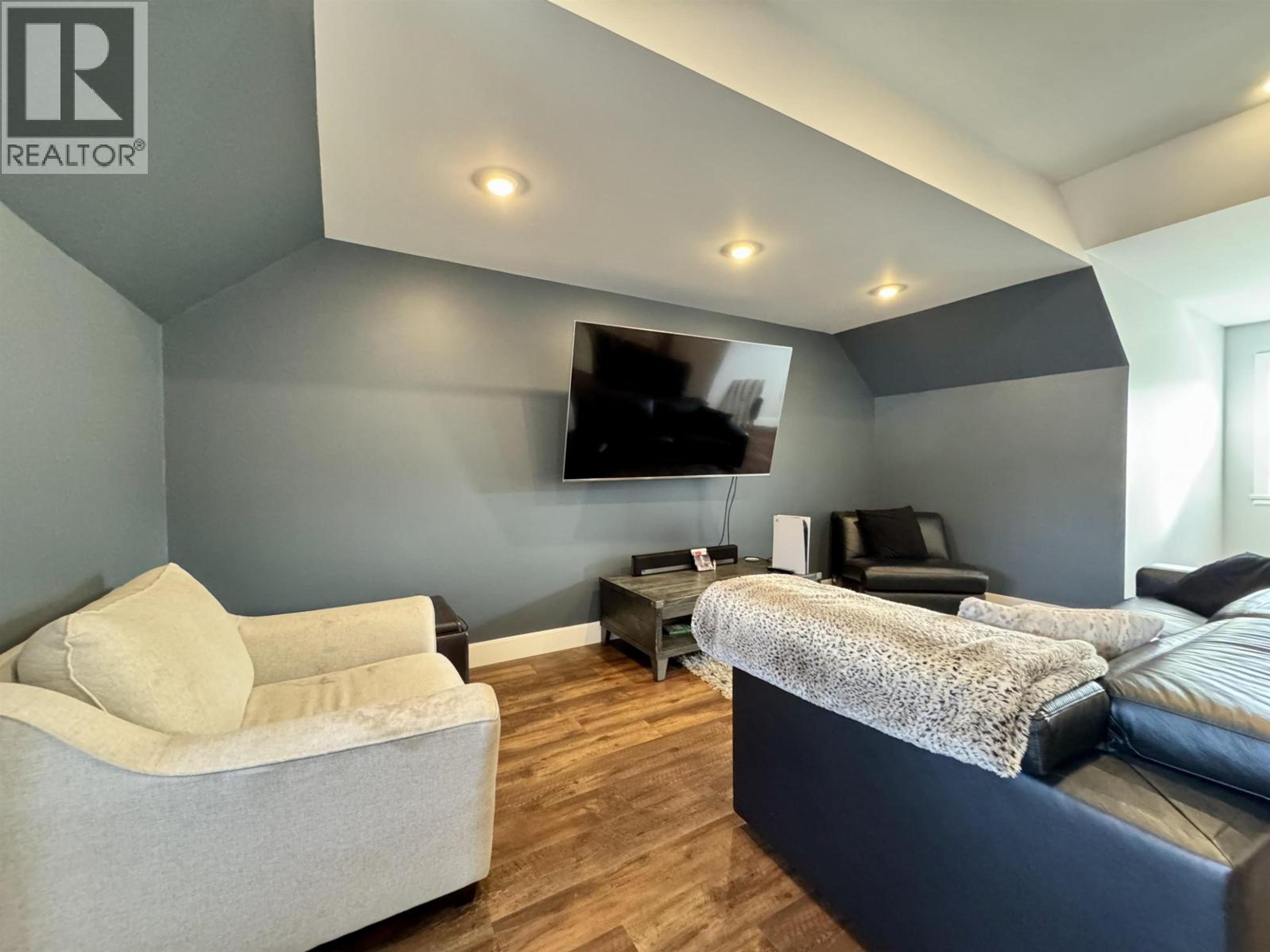 1005 EDWARD AVENUE - 21