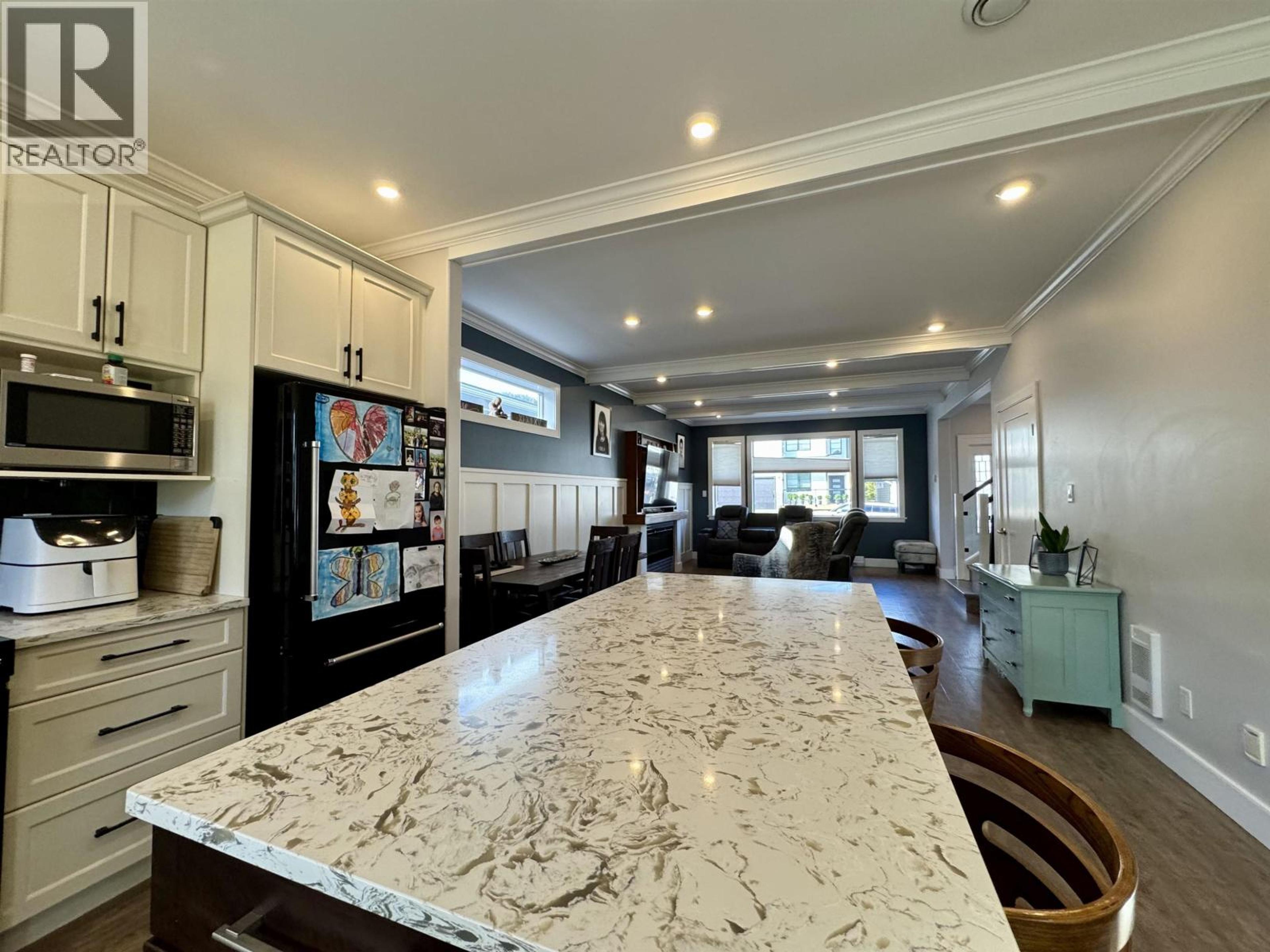 1005 EDWARD AVENUE - 12