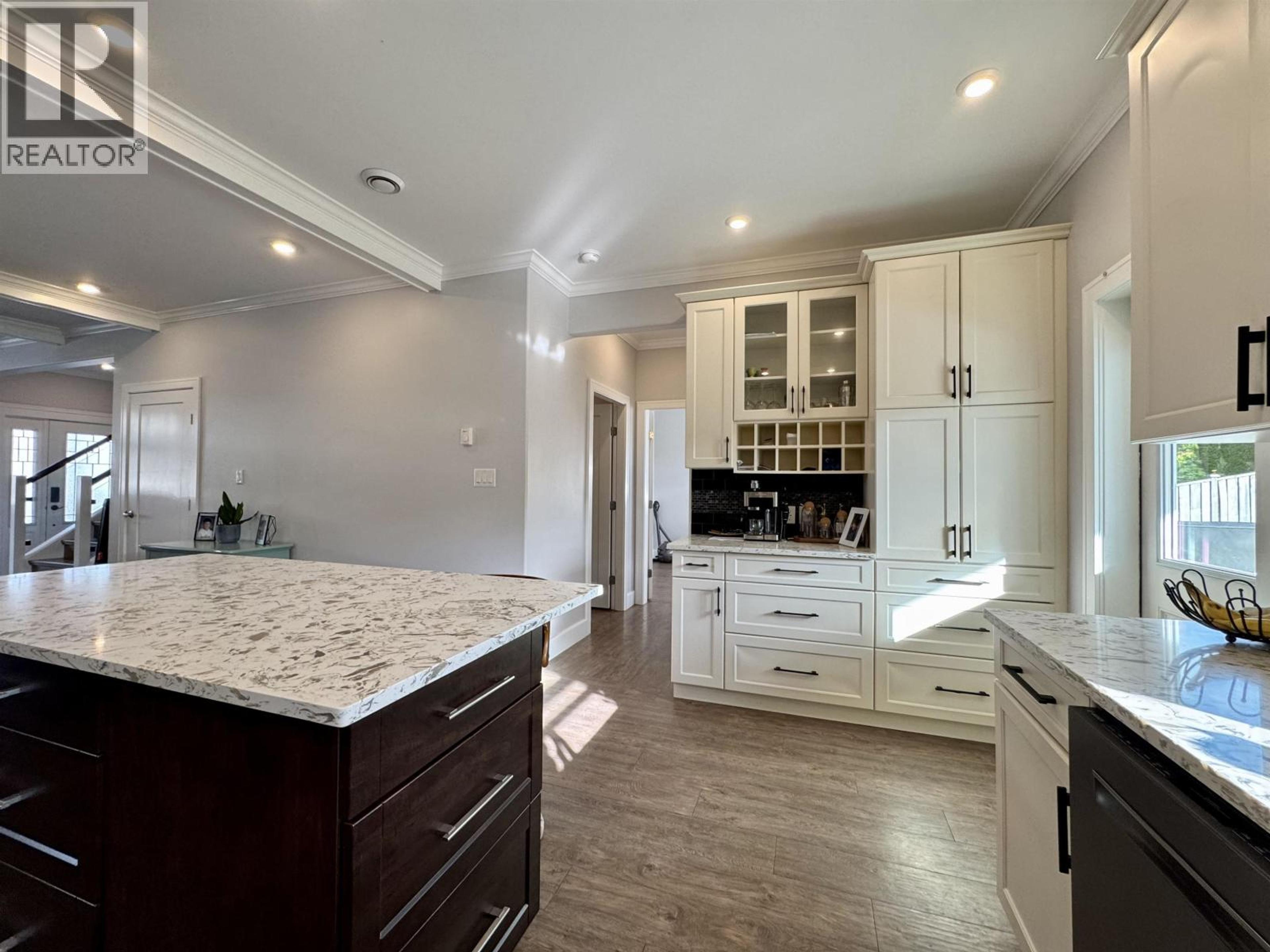 1005 EDWARD AVENUE - 9