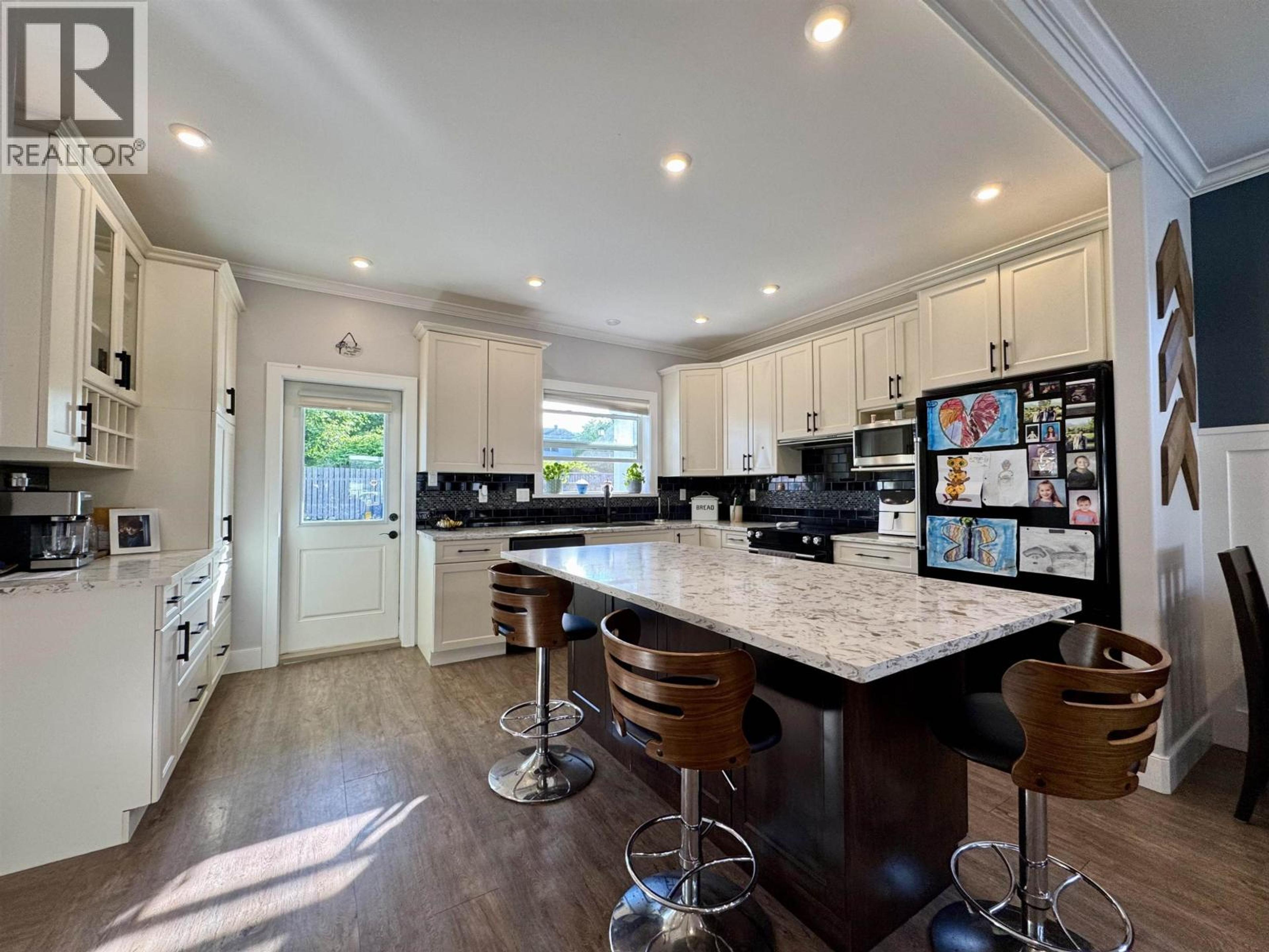 1005 EDWARD AVENUE - 10