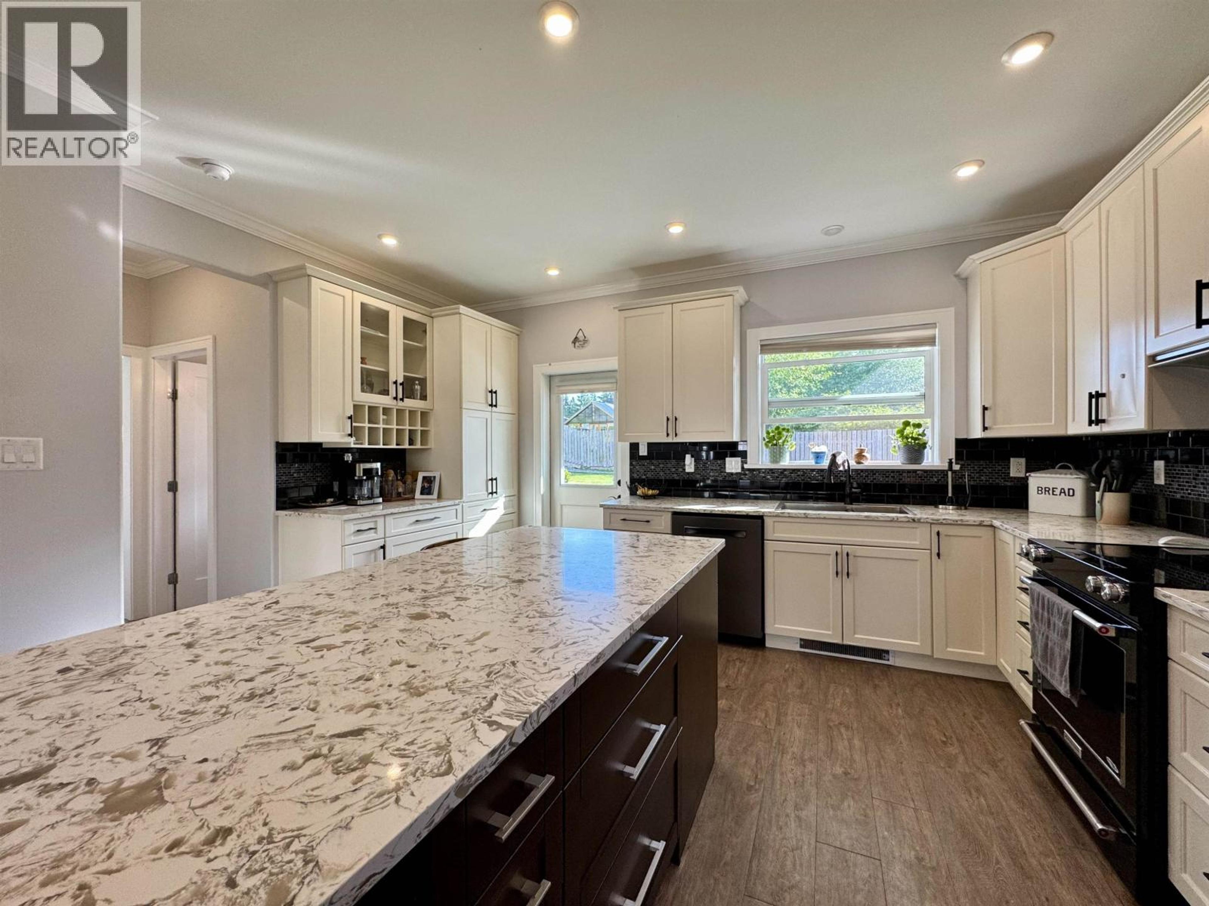 1005 EDWARD AVENUE - 13