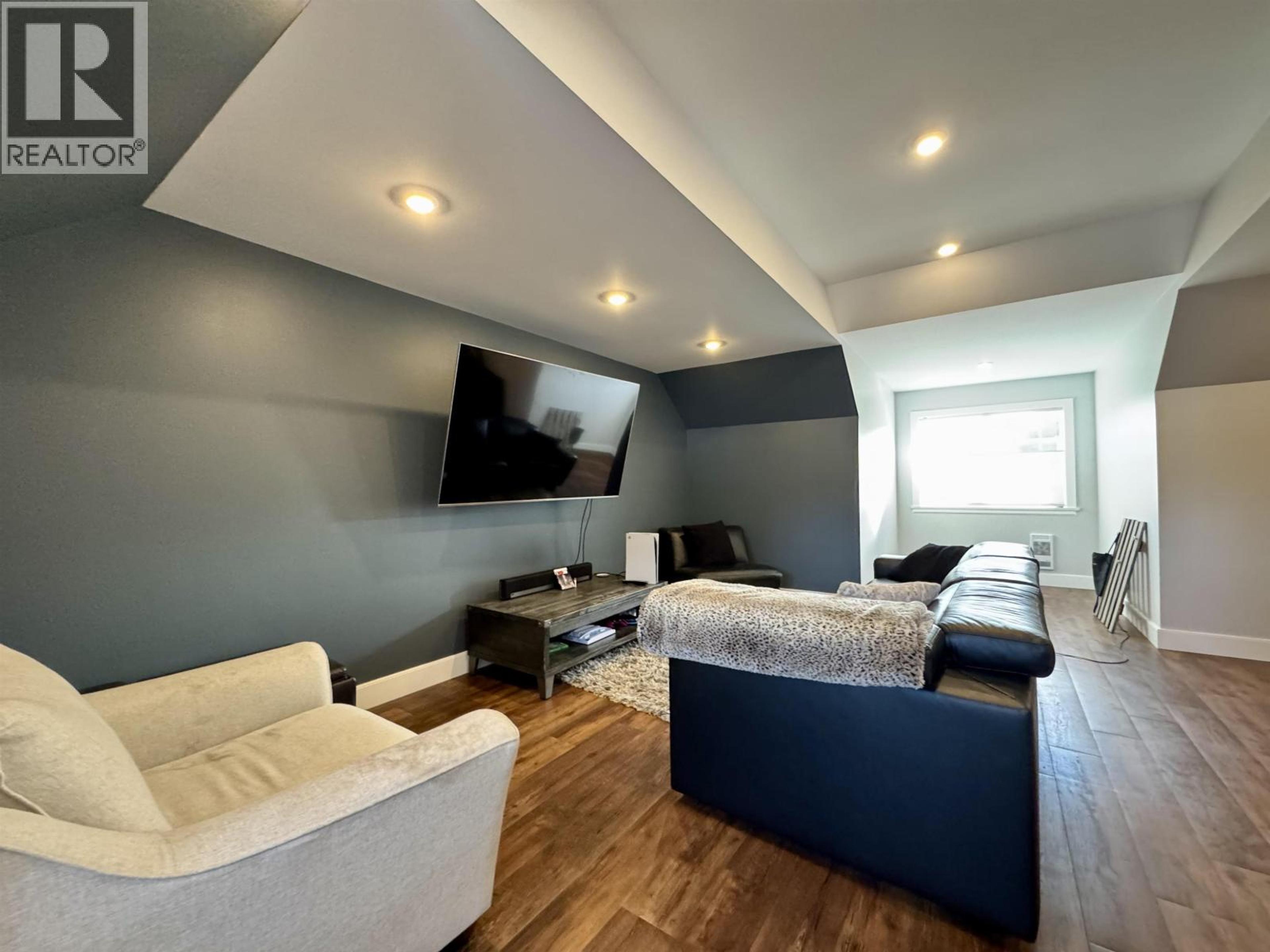 1005 EDWARD AVENUE - 19