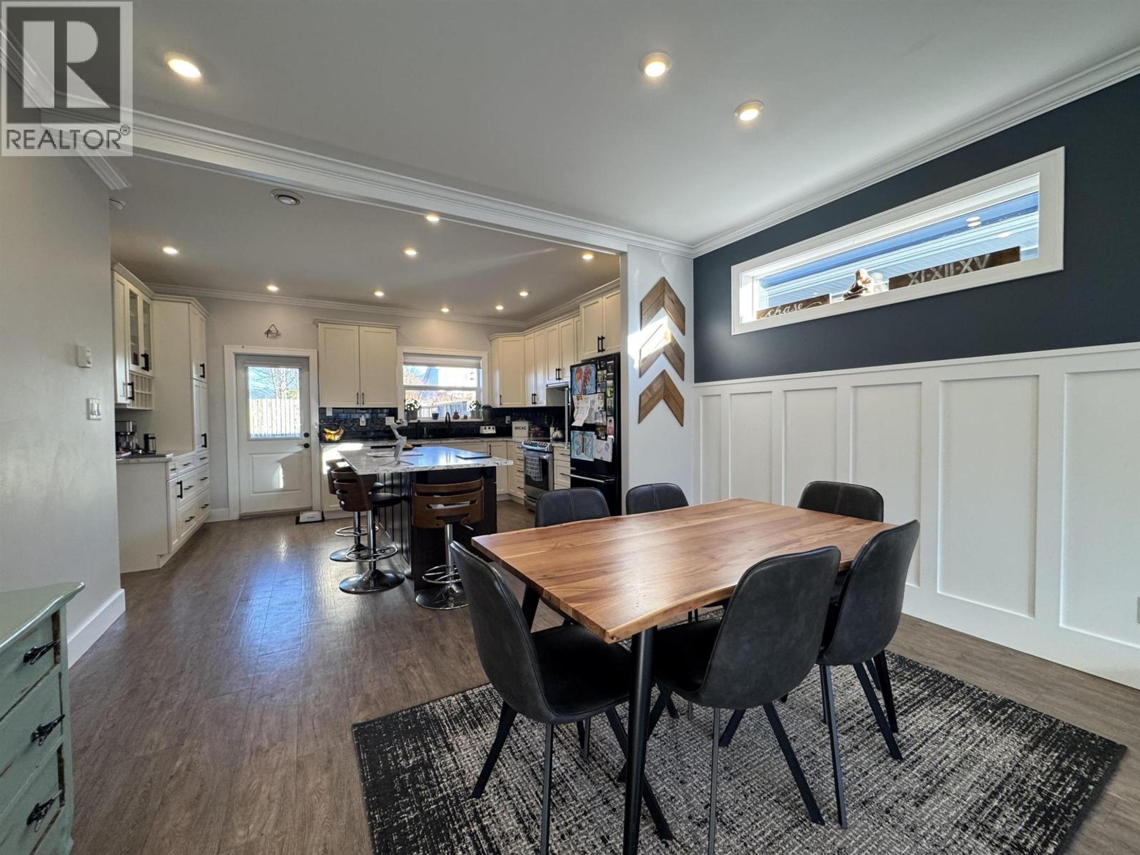 1005 EDWARD AVENUE - 6