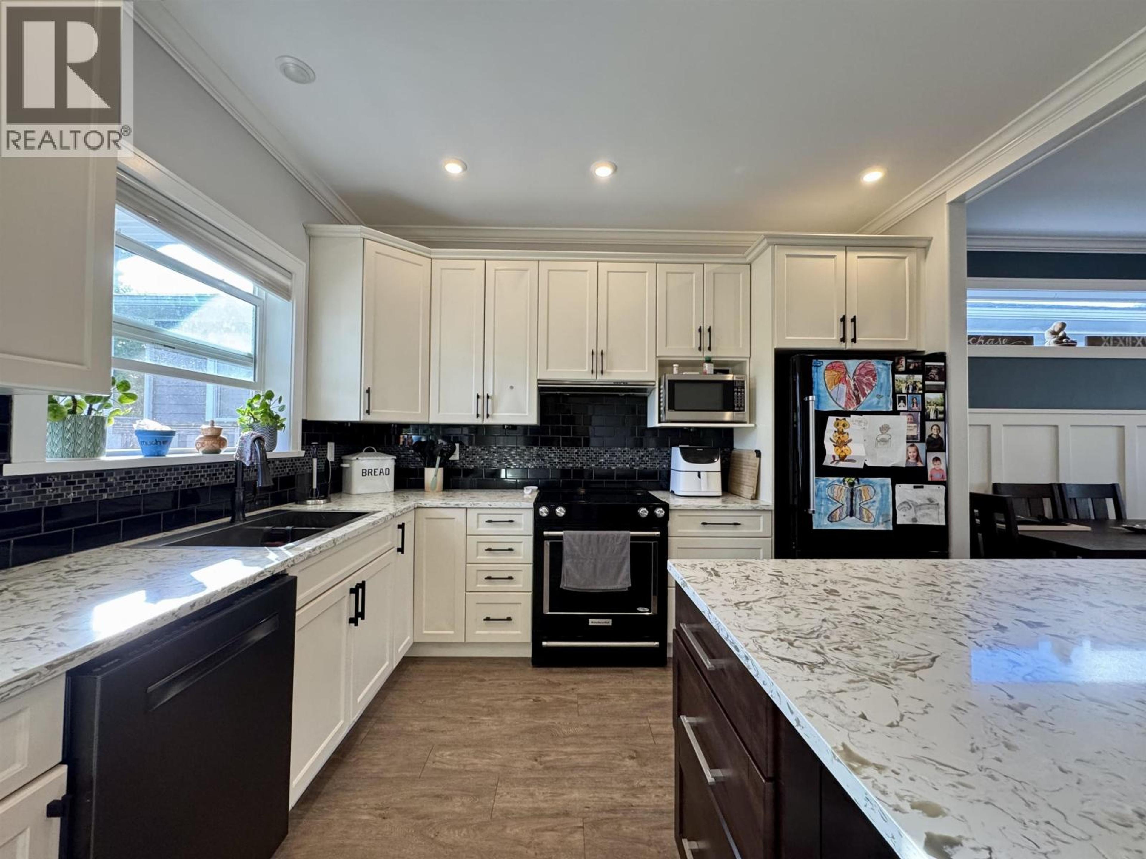 1005 EDWARD AVENUE - 8