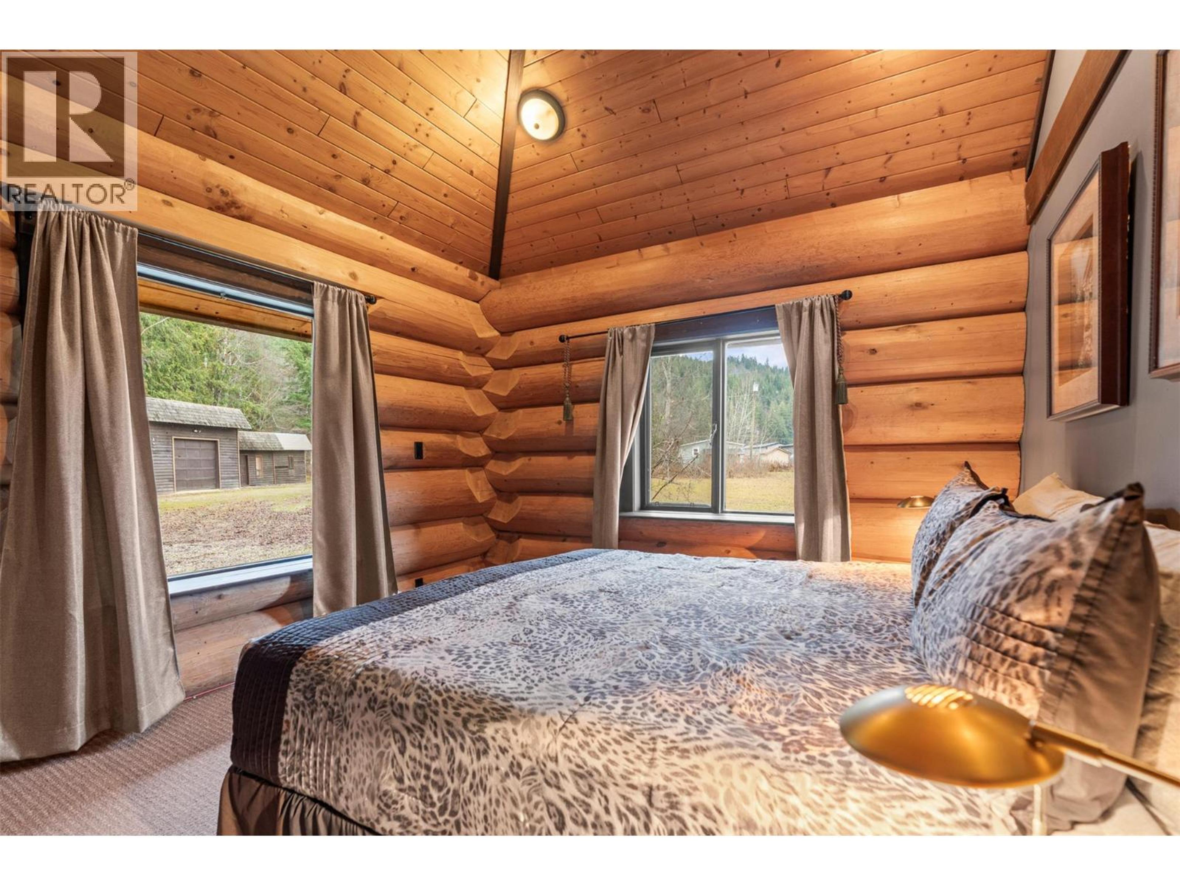 1703 HILLIER ROAD - 13