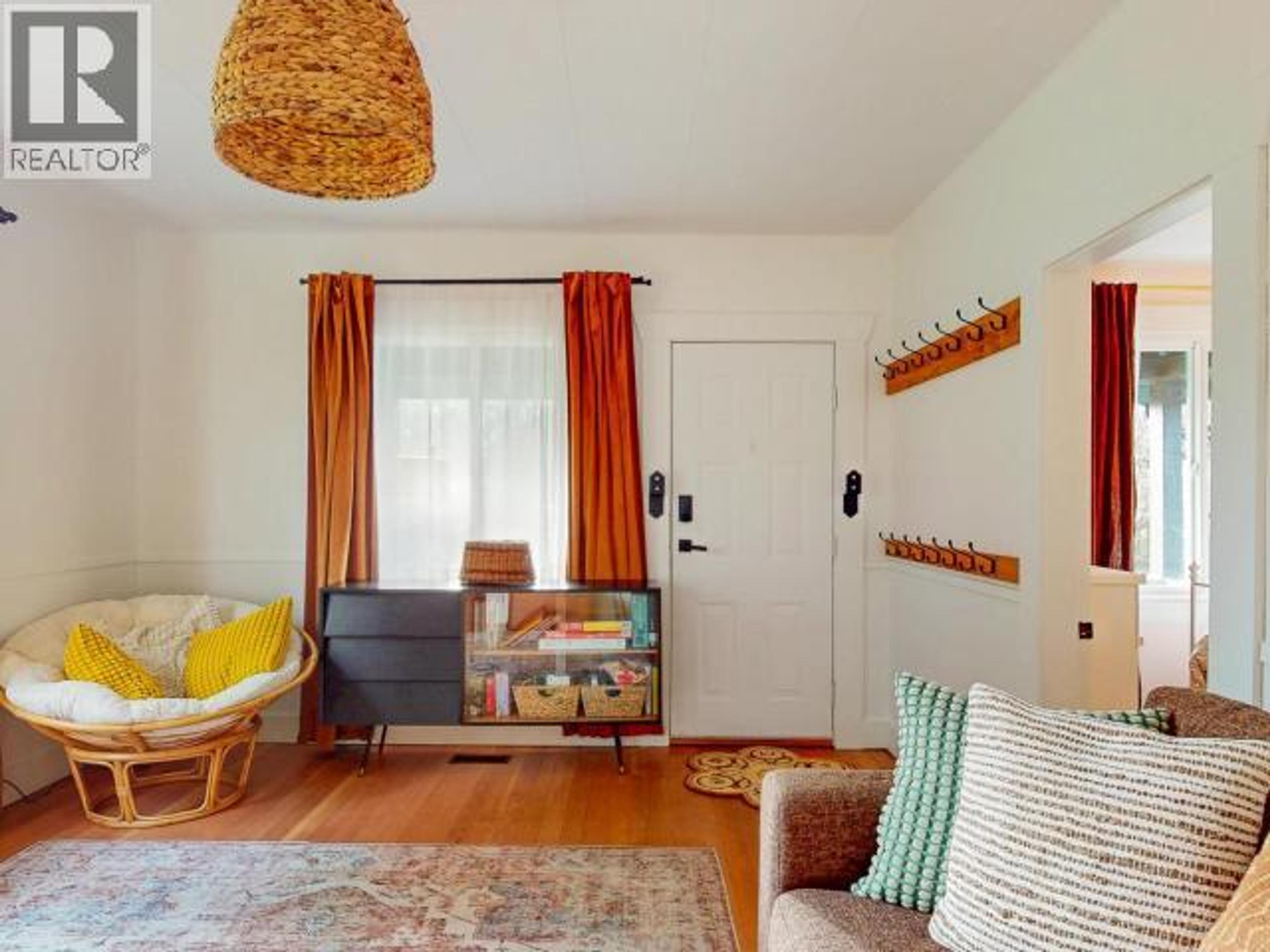 5875 FRASER STREET - 4