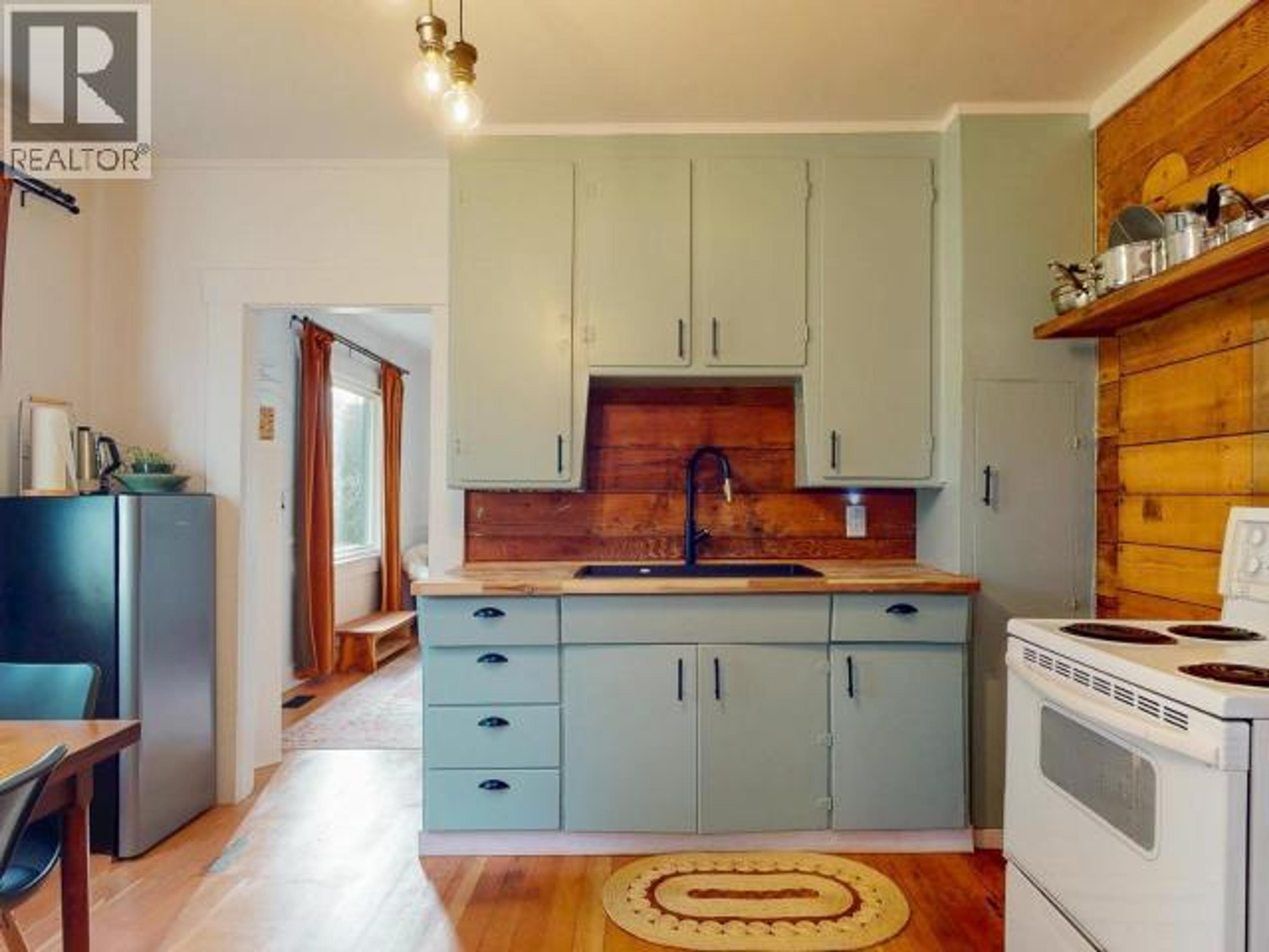 5875 FRASER STREET - 9