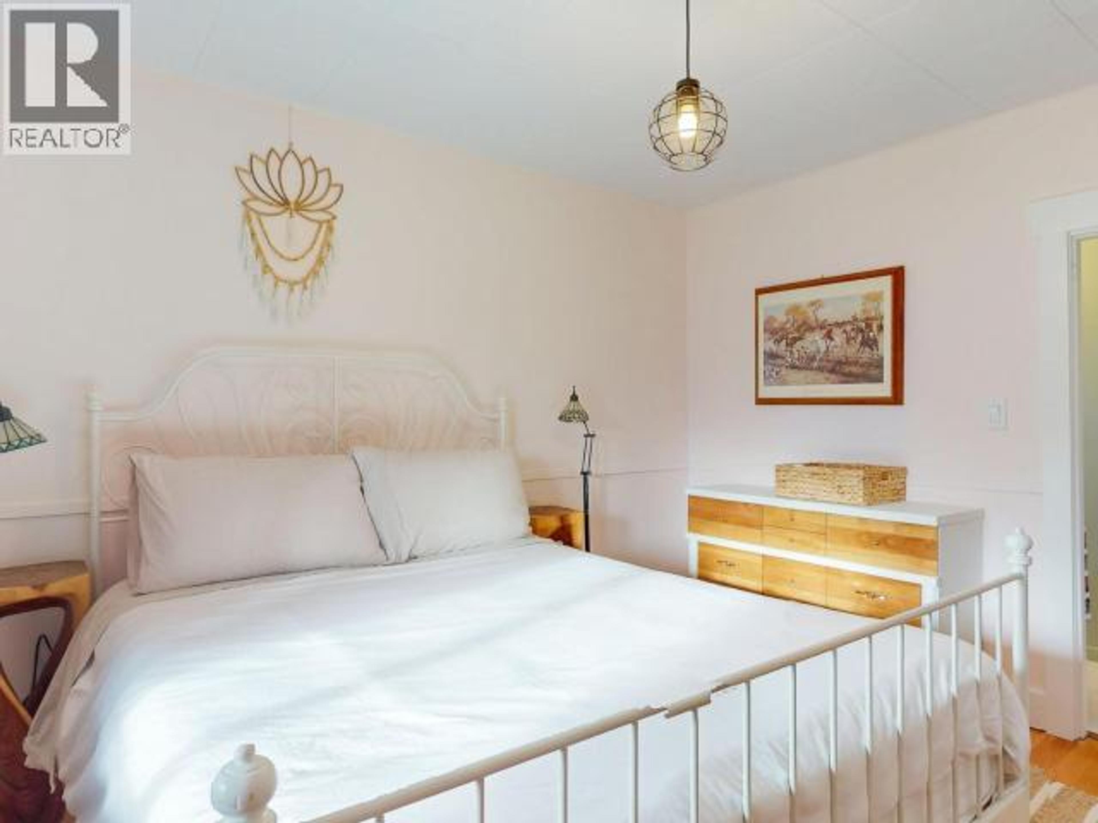 5875 FRASER STREET - 15