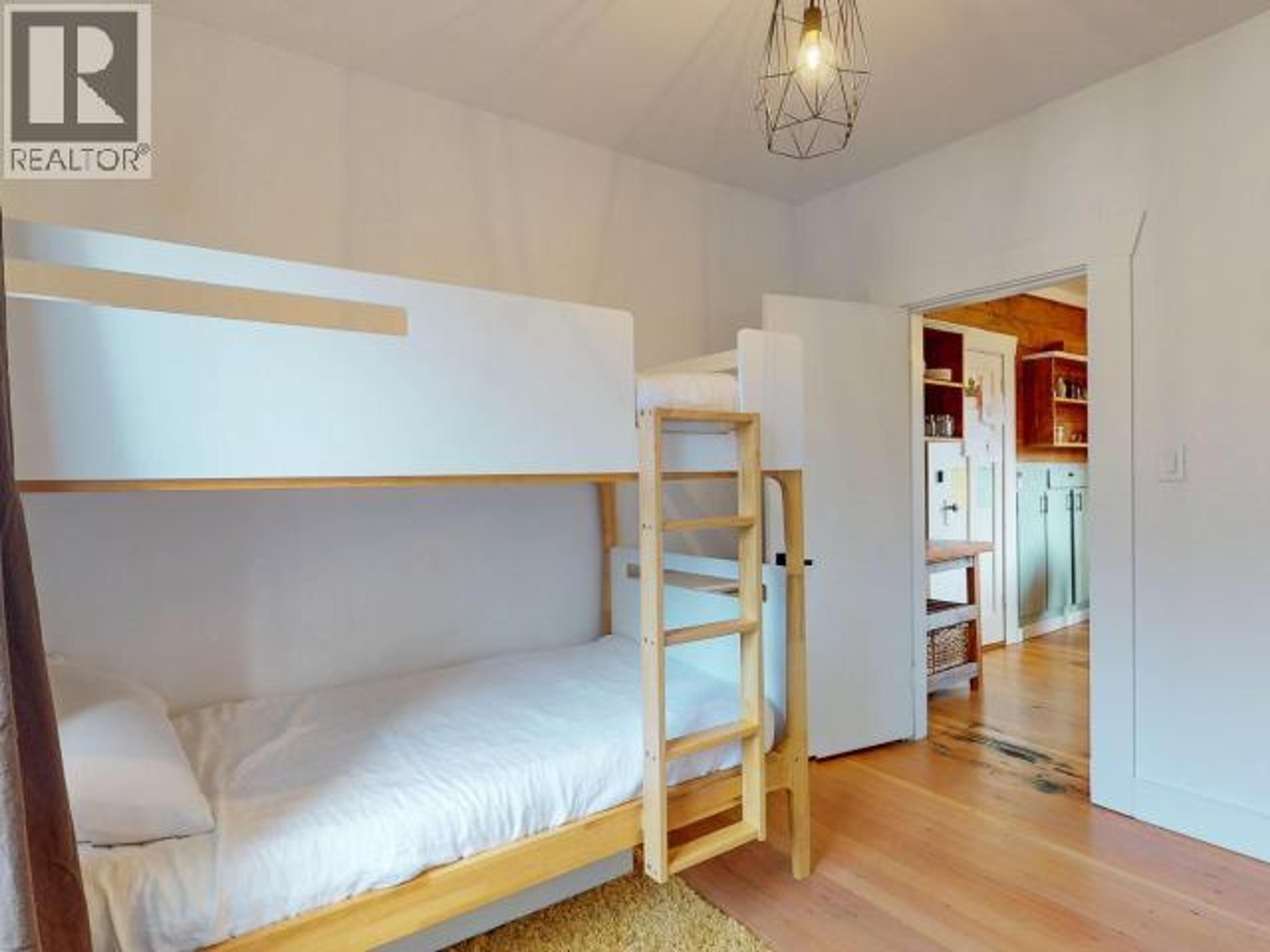 5875 FRASER STREET - 19