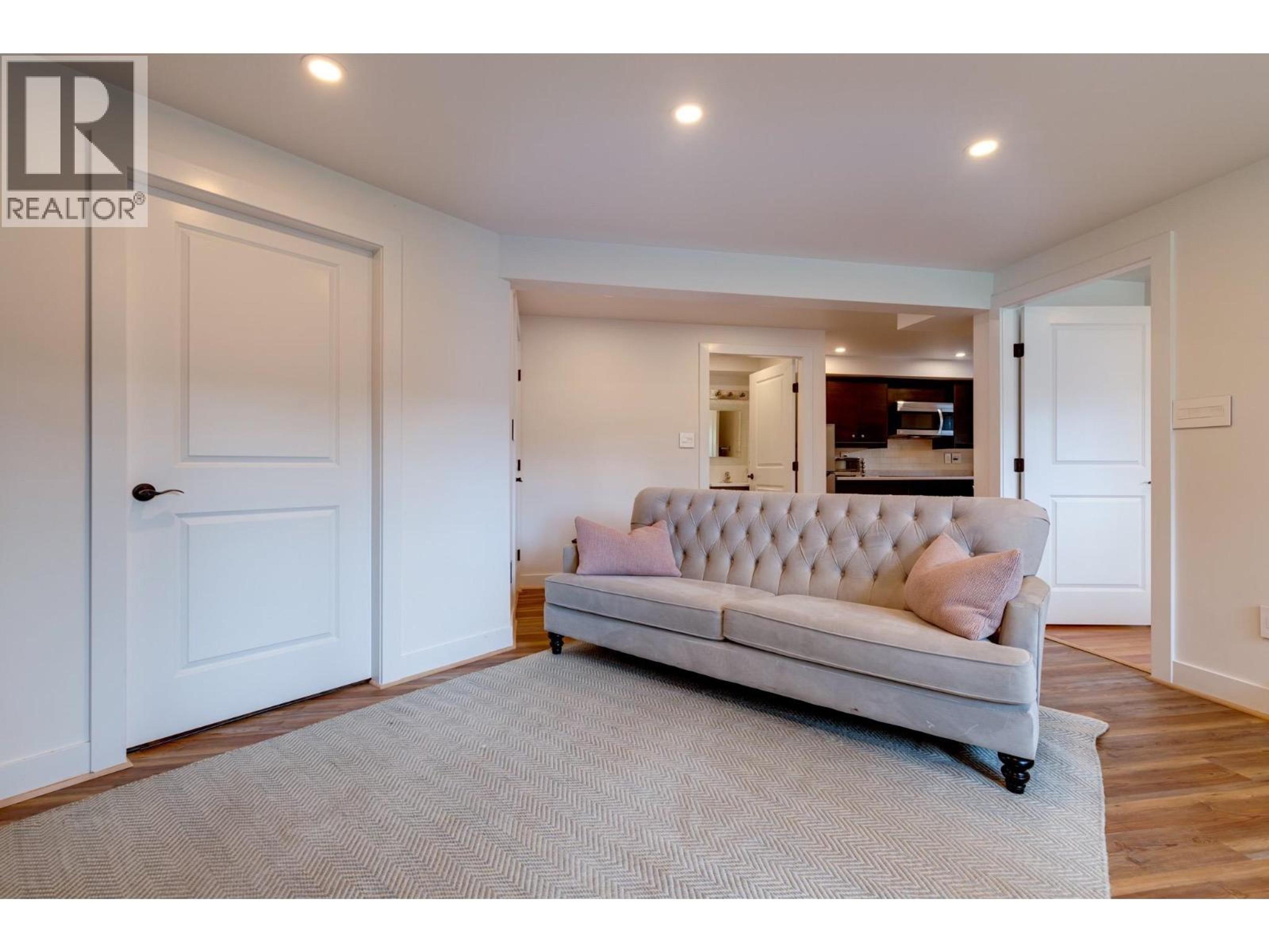 7015 BENCH DRIVE - 38