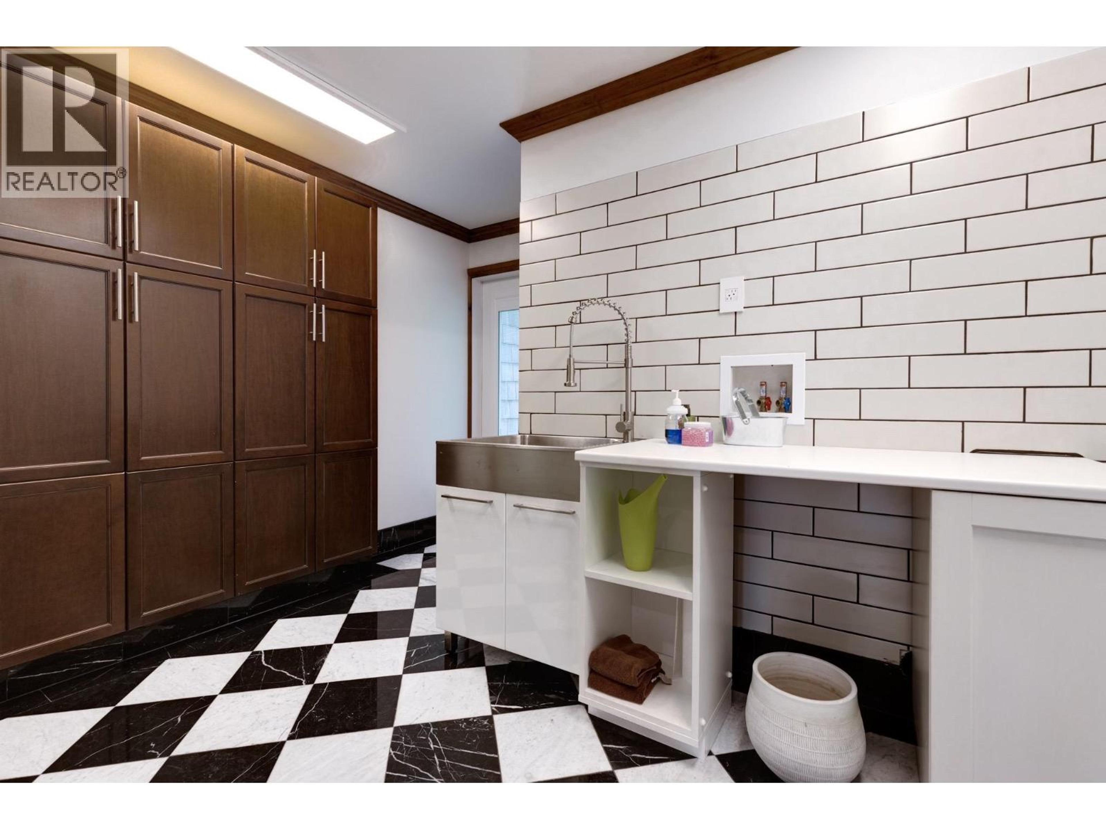 7015 BENCH DRIVE - 33