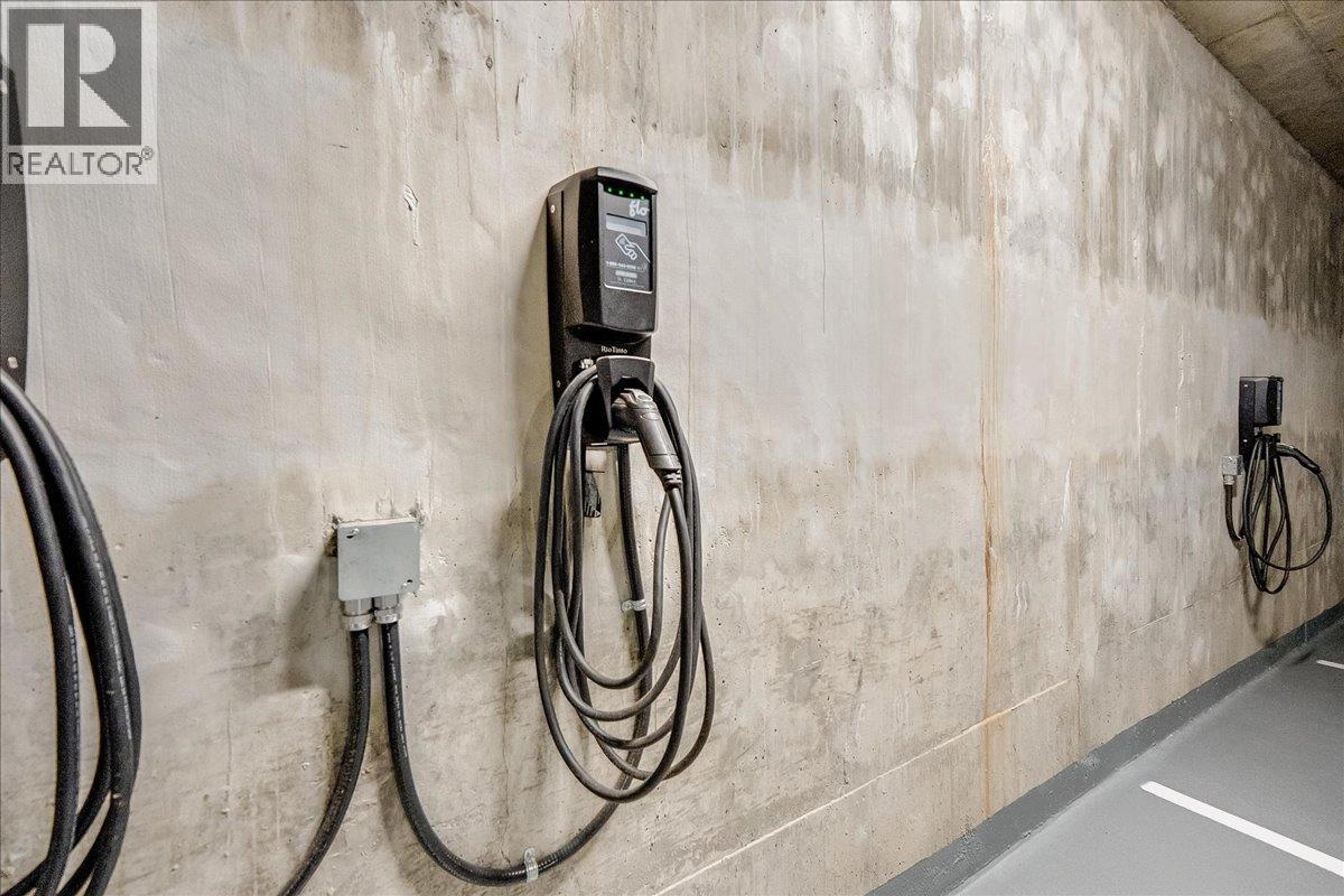 #417 4280 RED MOUNTAIN ROAD - 34