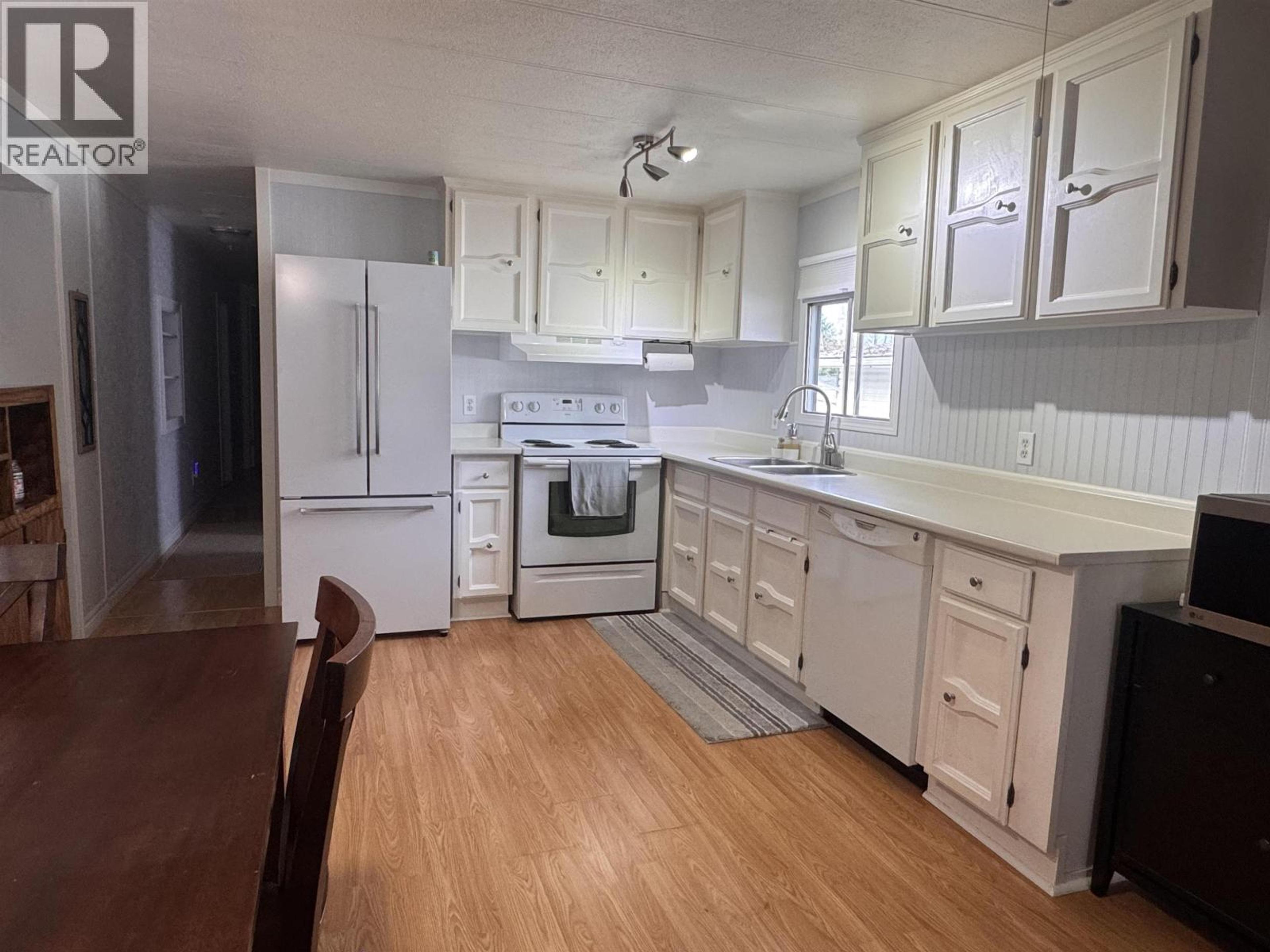 #1 3889 MULLER AVENUE - 10